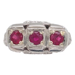 Art Deco Filigree 14K Gold Three Stone .80ct tw Ruby Ring (bague à trois pierres en or 14K)