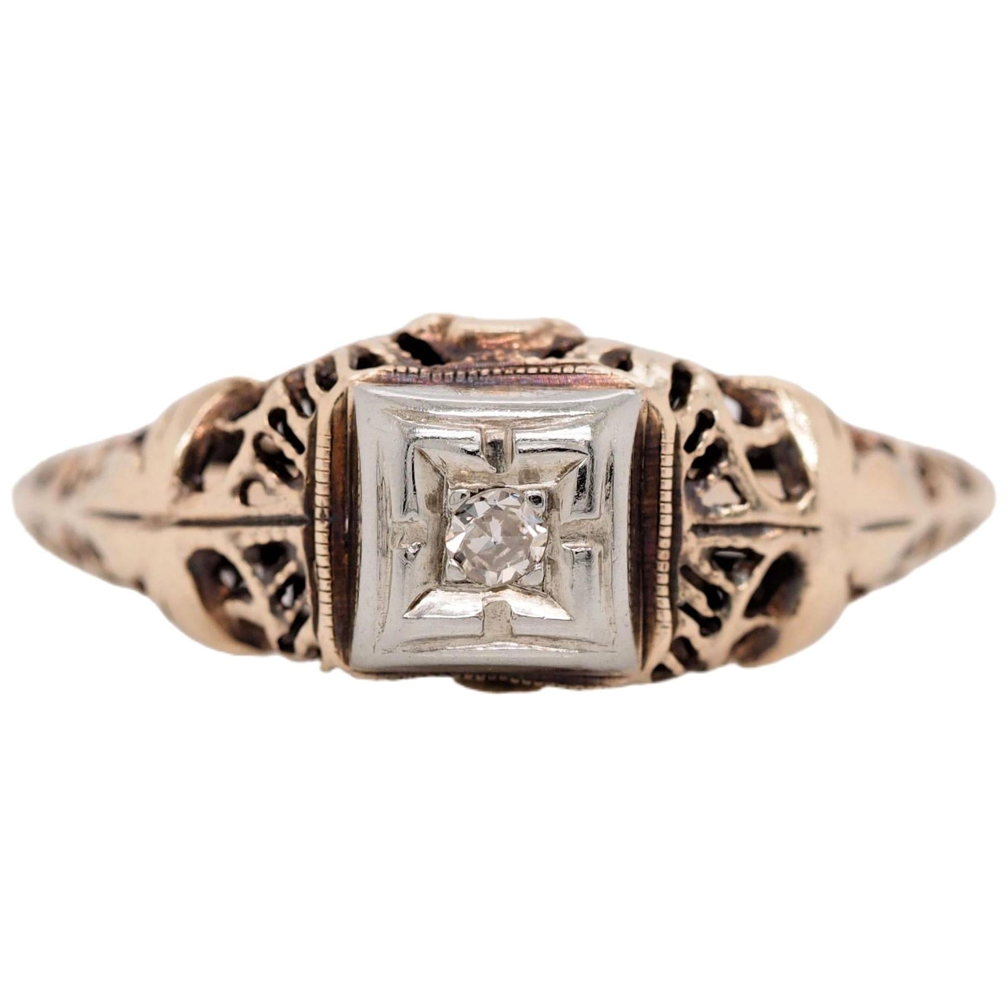 Art Deco Filigree Carved 10 Karat Two-Tone Gold Solitary Diamond Ring For Sale