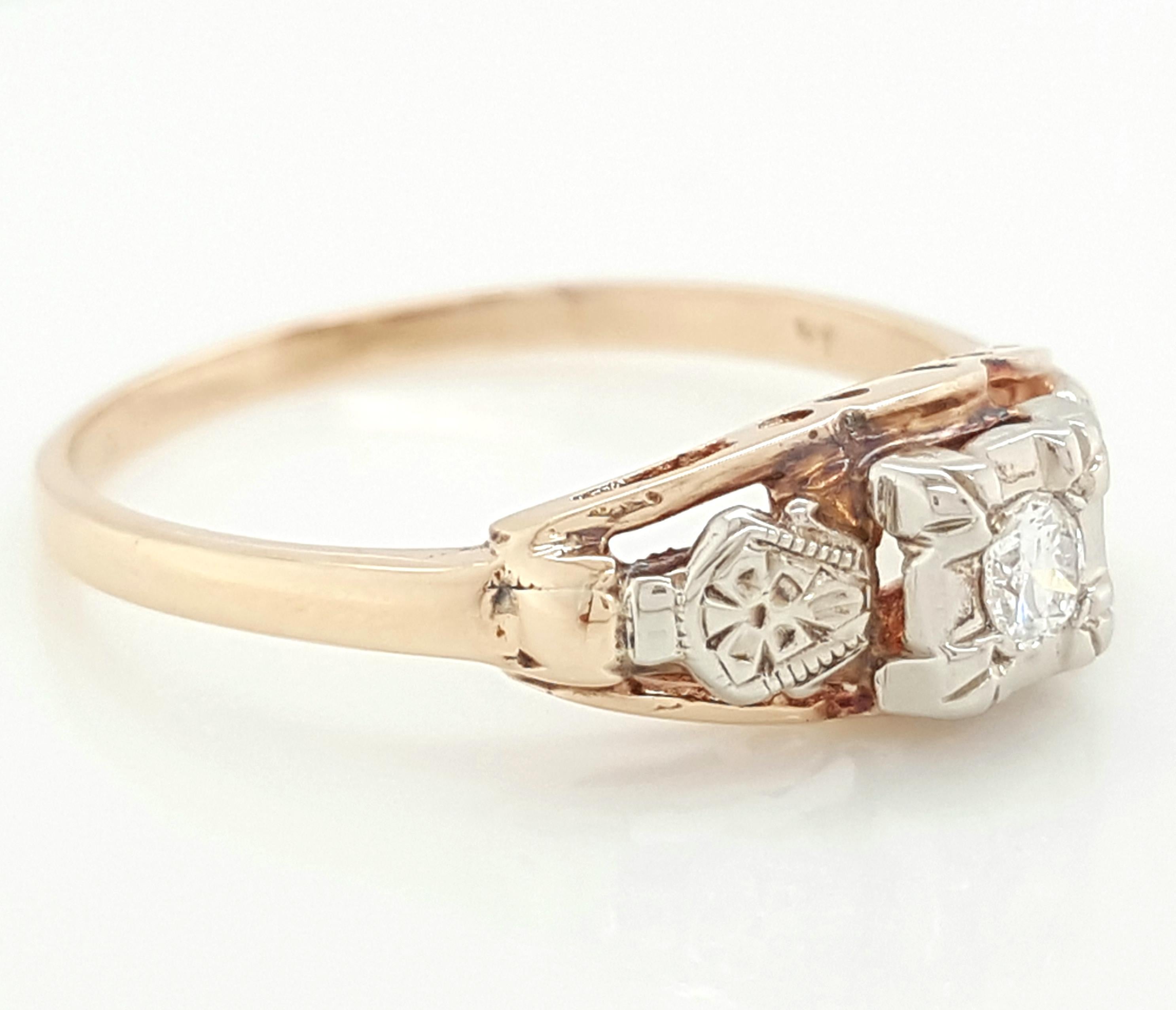 Art Deco Filigree Floral Carved 14 Karat Two Tone Gold Solitary Diamond Ring For Sale 2