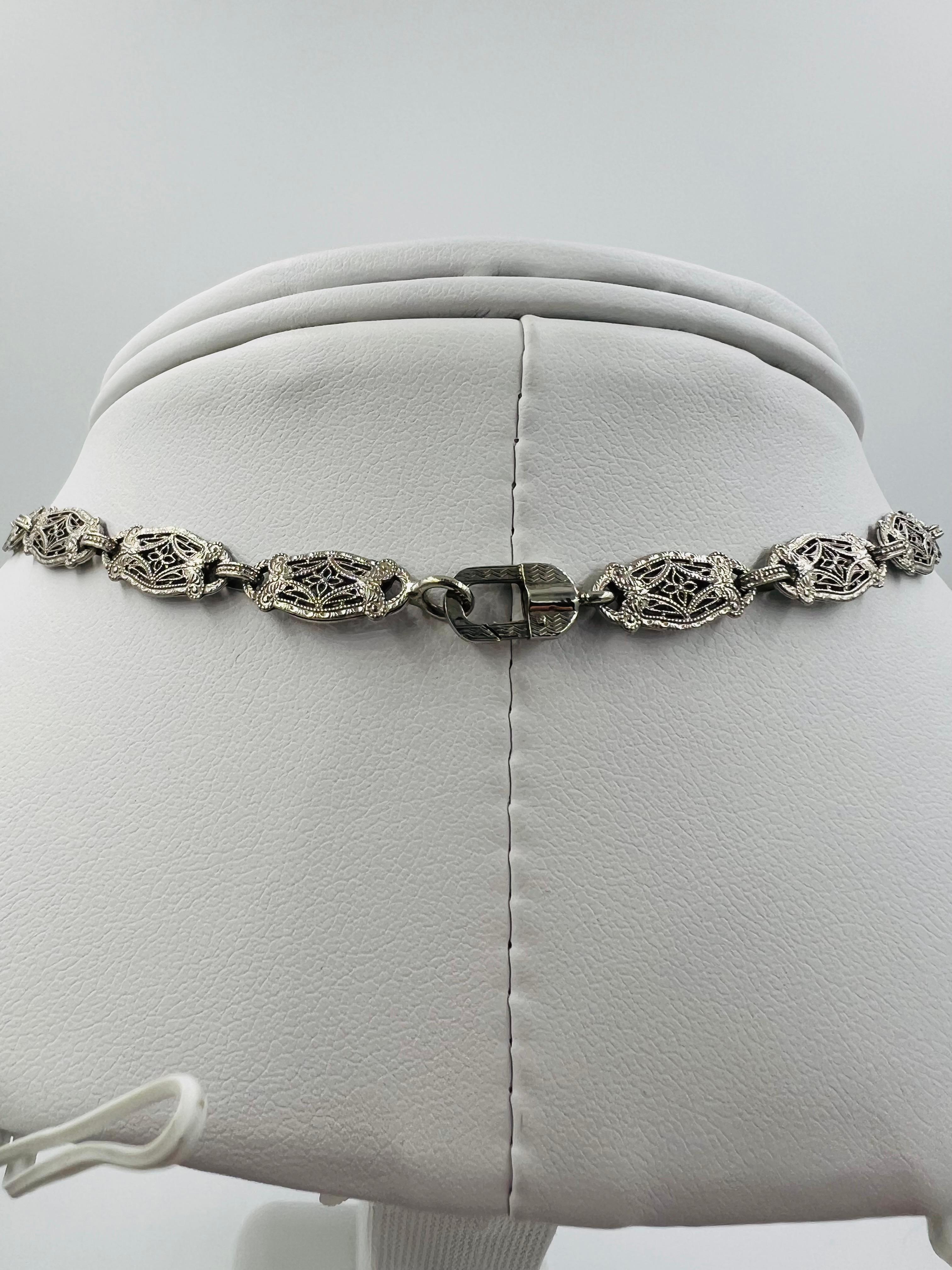 Collana Art Deco in filigrana di cristallo di rocca smerigliato in oro bianco Circa 1925 in vendita 2