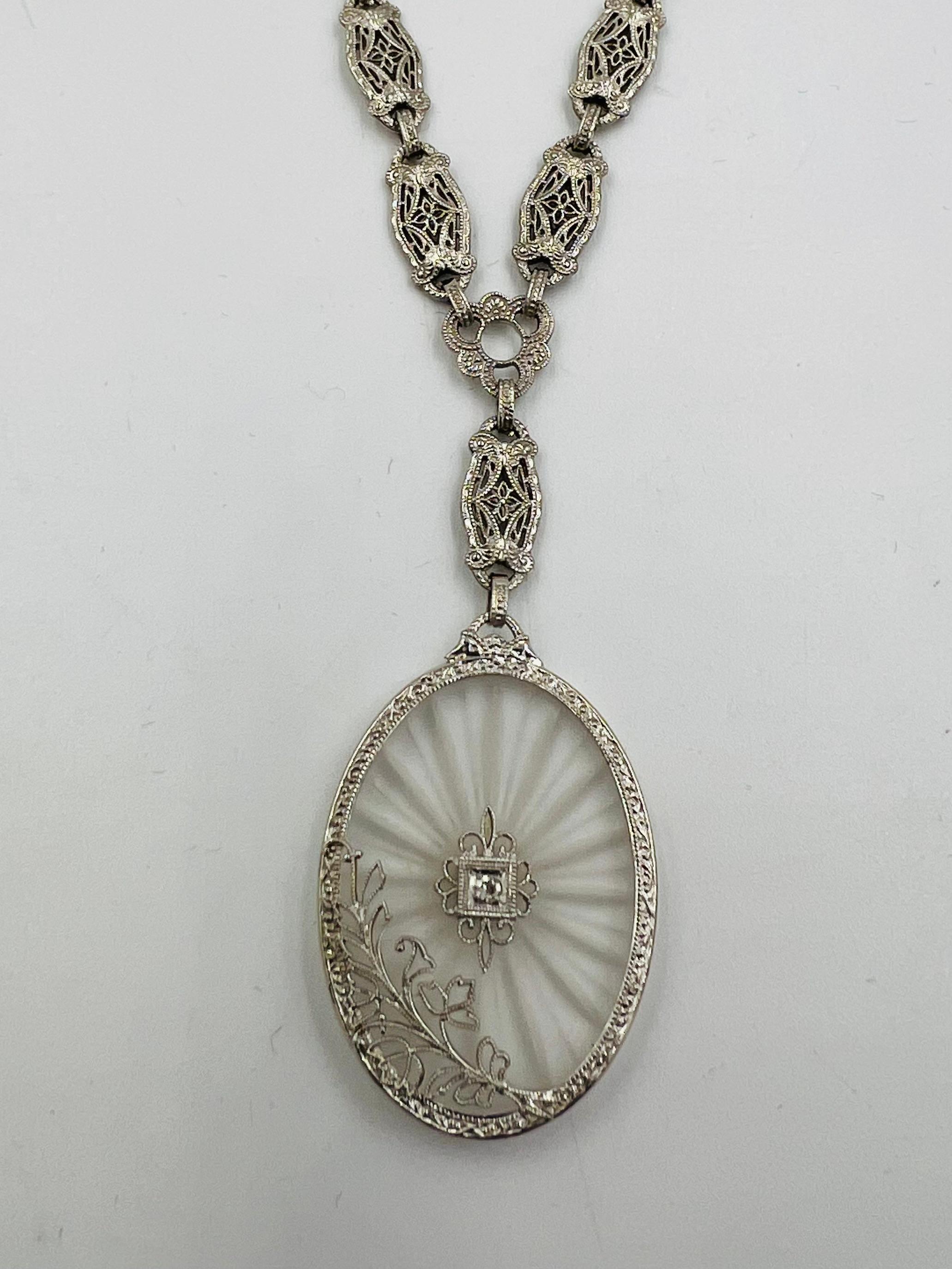 Collana Art Deco in filigrana di cristallo di rocca smerigliato in oro bianco Circa 1925 in vendita 3