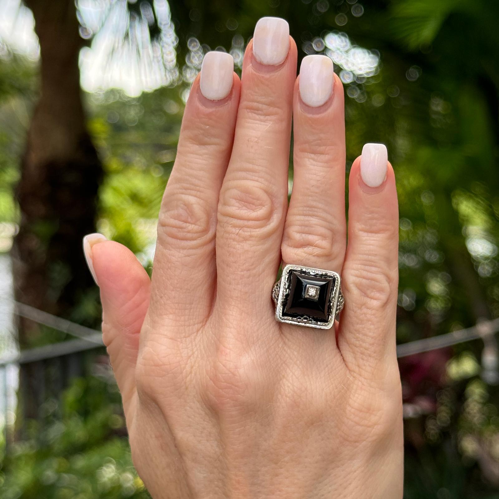 Art Deco Filigree Onyx Diamond Dome 14 Karat White Gold Ring In Good Condition In Boca Raton, FL