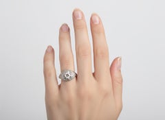Anello di fidanzamento in platino con filigrana in stile Art Déco e diamanti