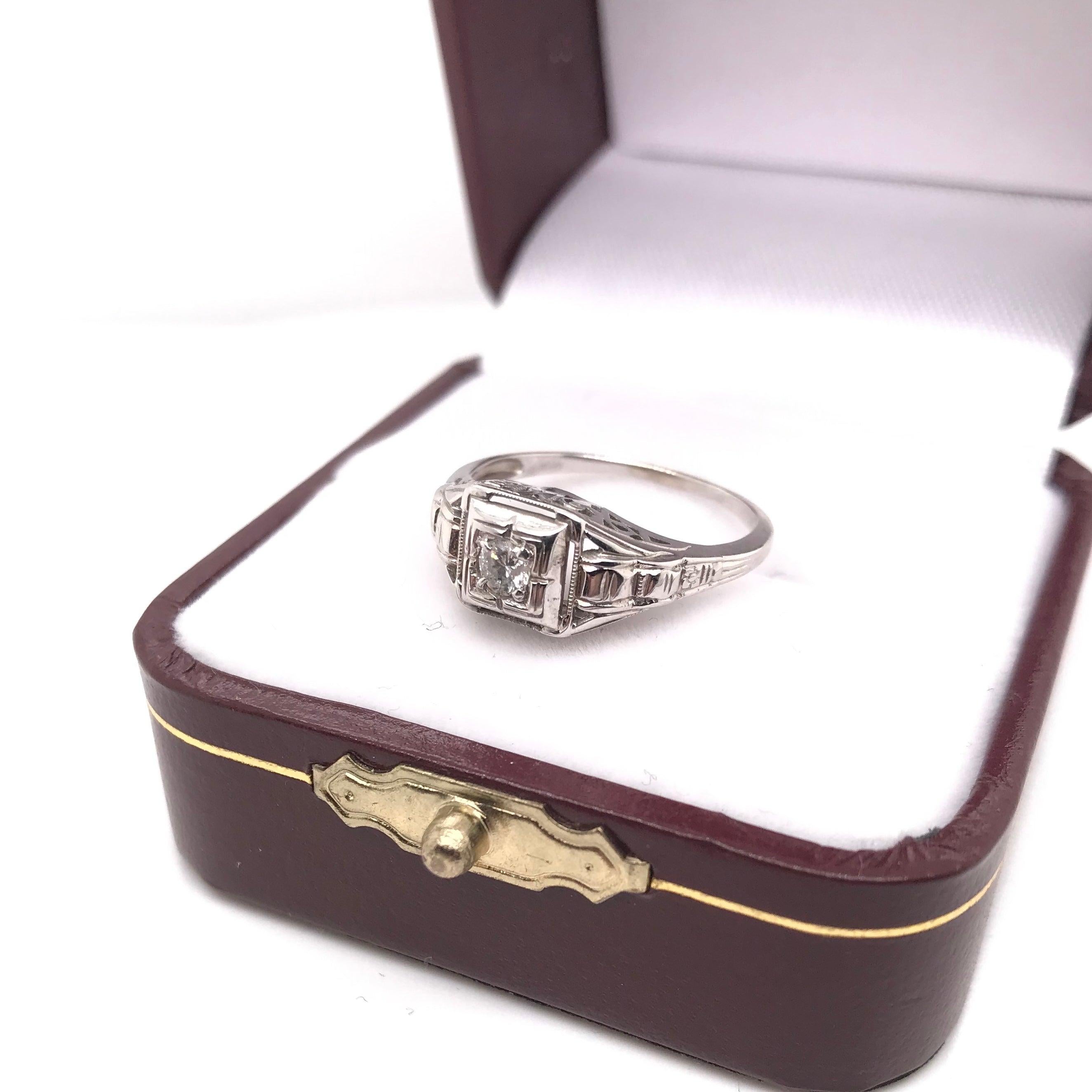 Art Deco Filigree Ring With Diamond Accent For Sale 3