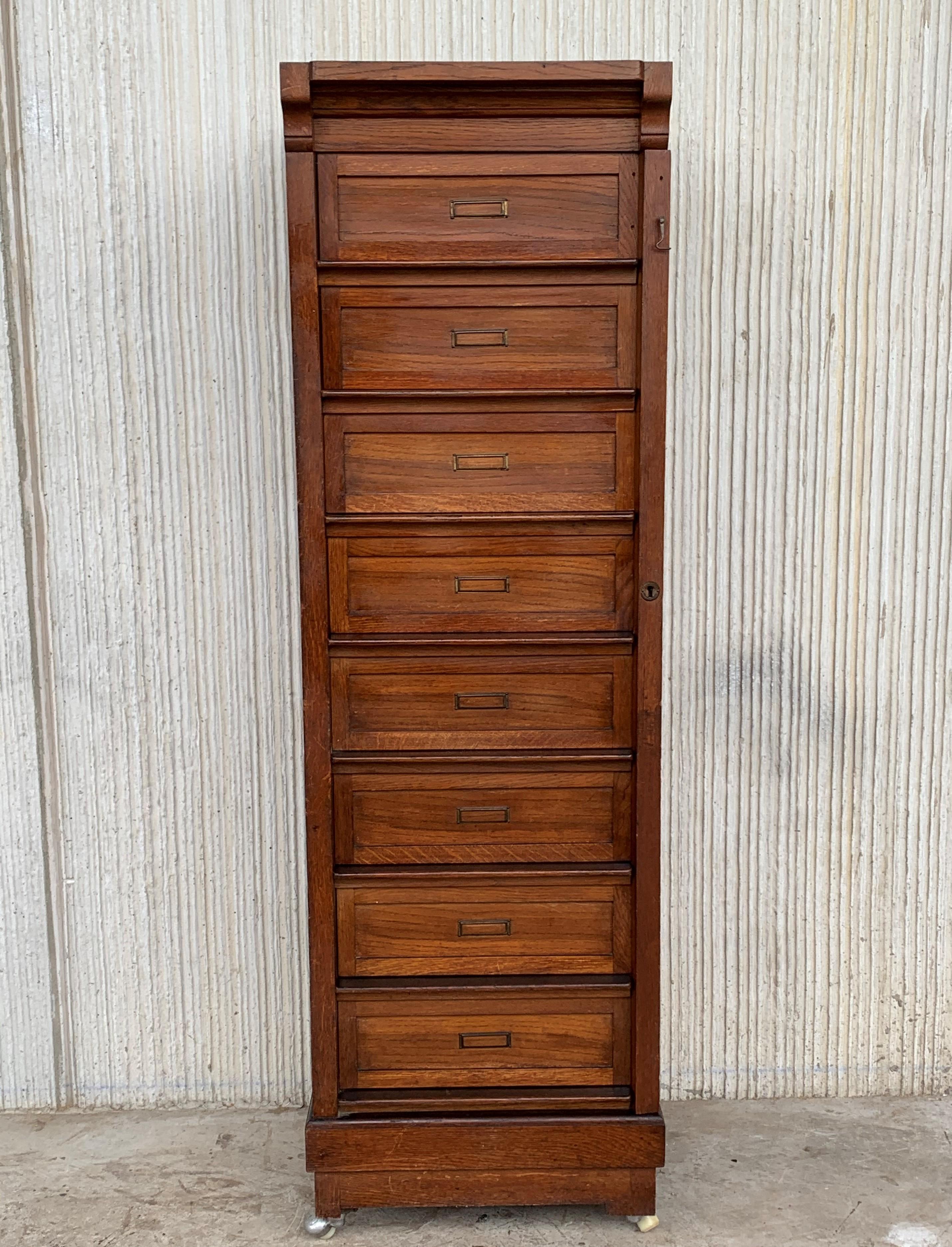 This is a good looking piece, the interior has 8 sliding drawers that works perfectly.
The cabinet is made in walnut, it is in very good condition it has very few blemishes and it has a beautiful patina