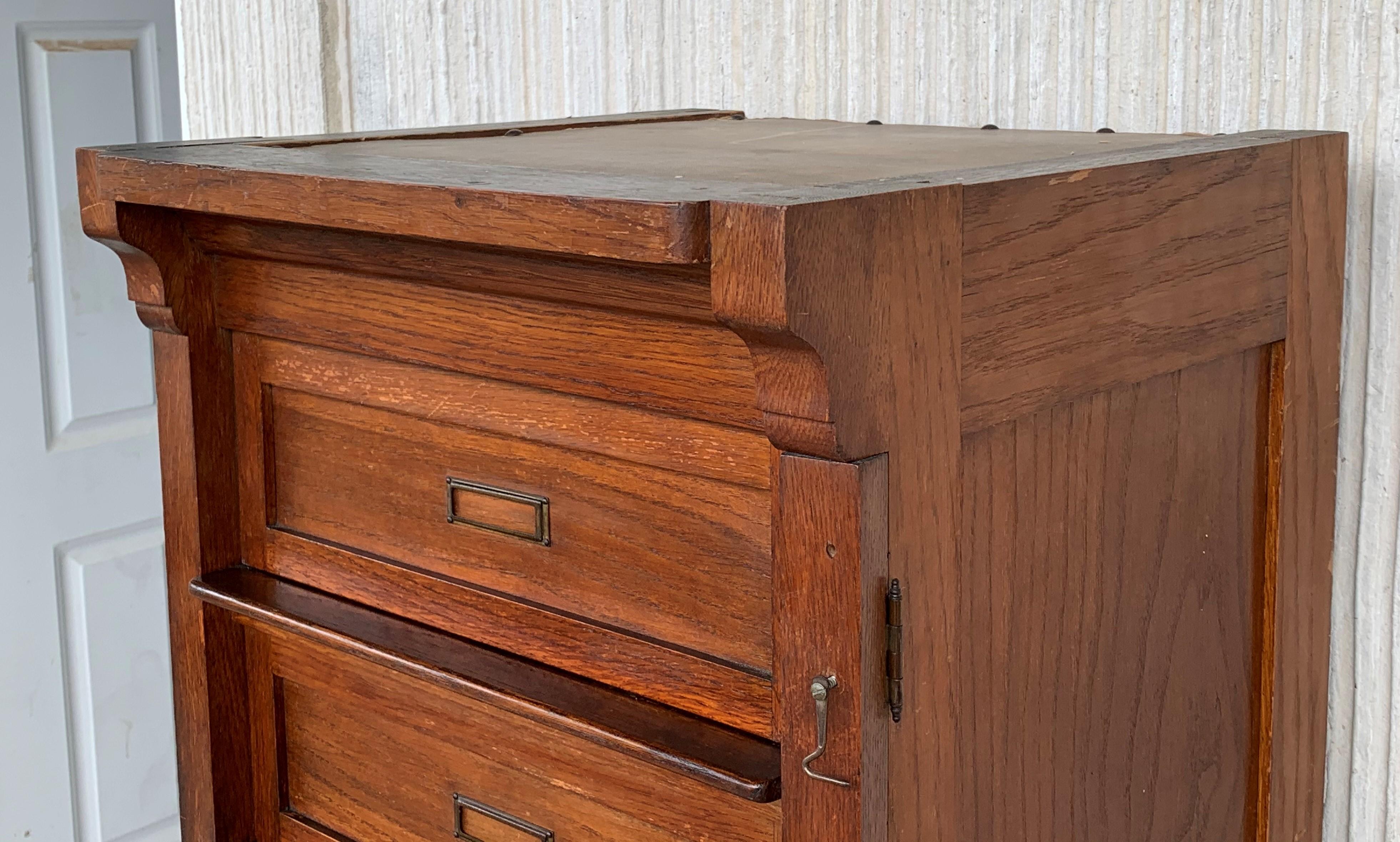 Spanish Art Deco Filing Cabinet with Eight Sliding Drawers and wheels