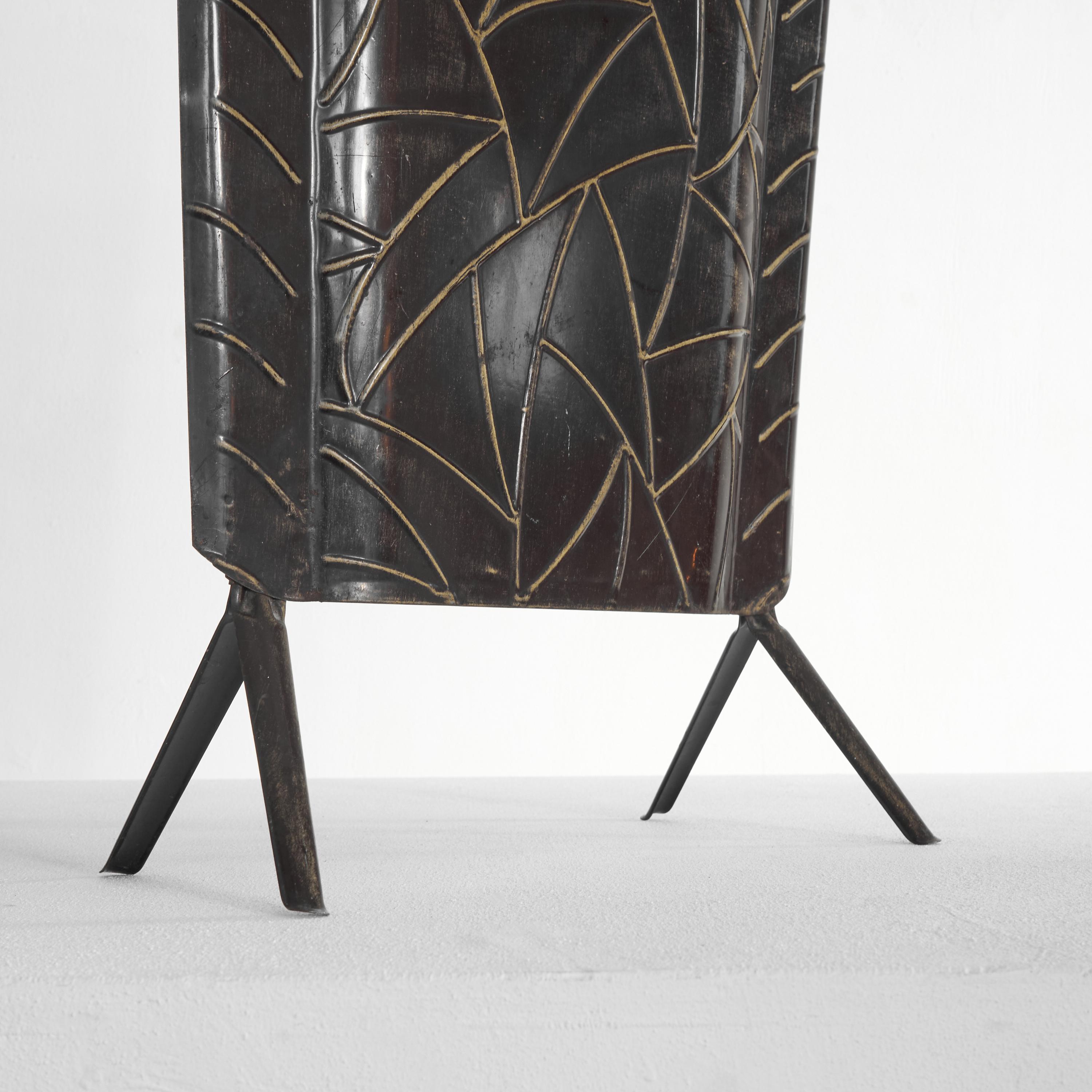 20ième siècle Pare-feu Art déco en étain des années 1940