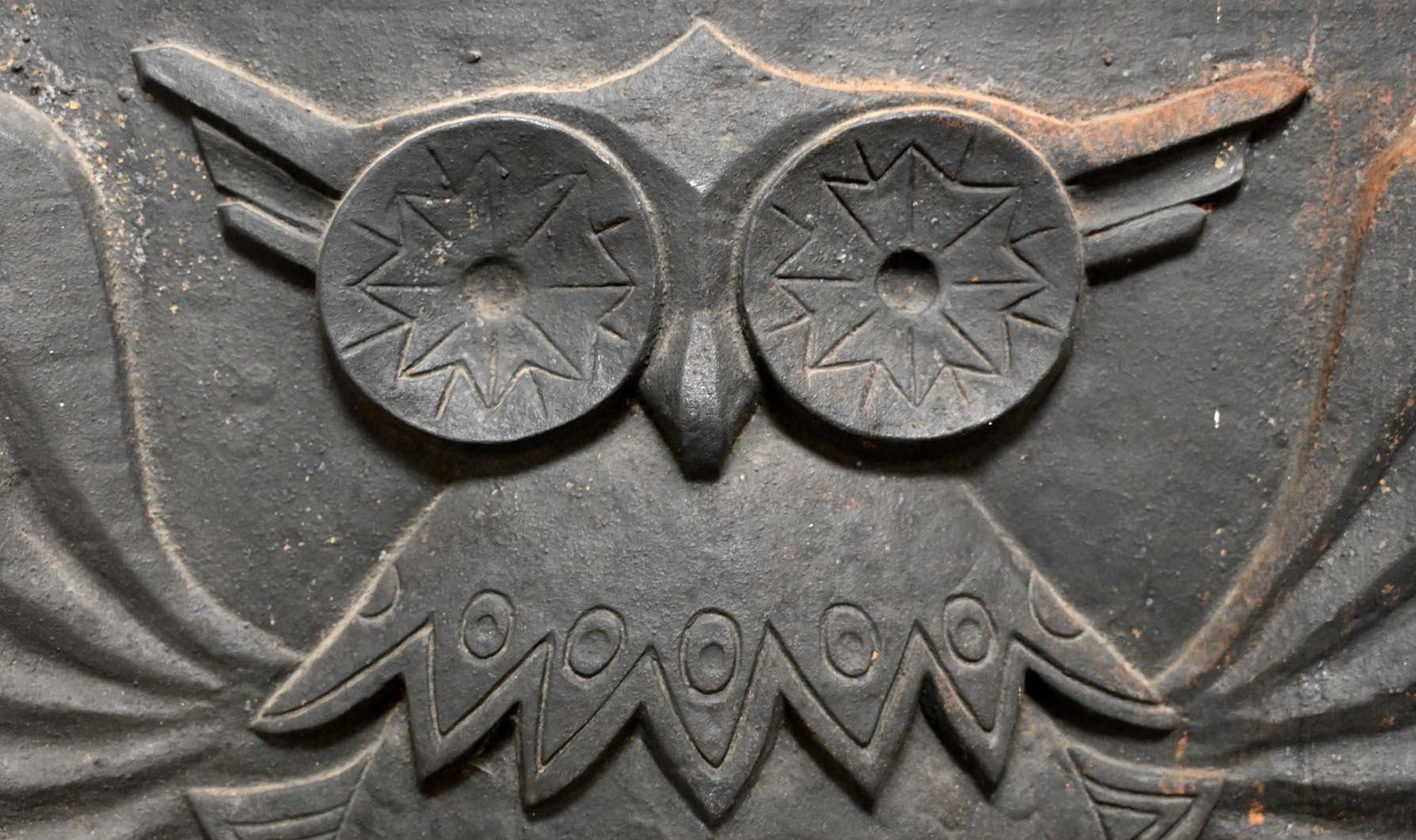 French Art Deco fireback by Lucas, decorated with an owl