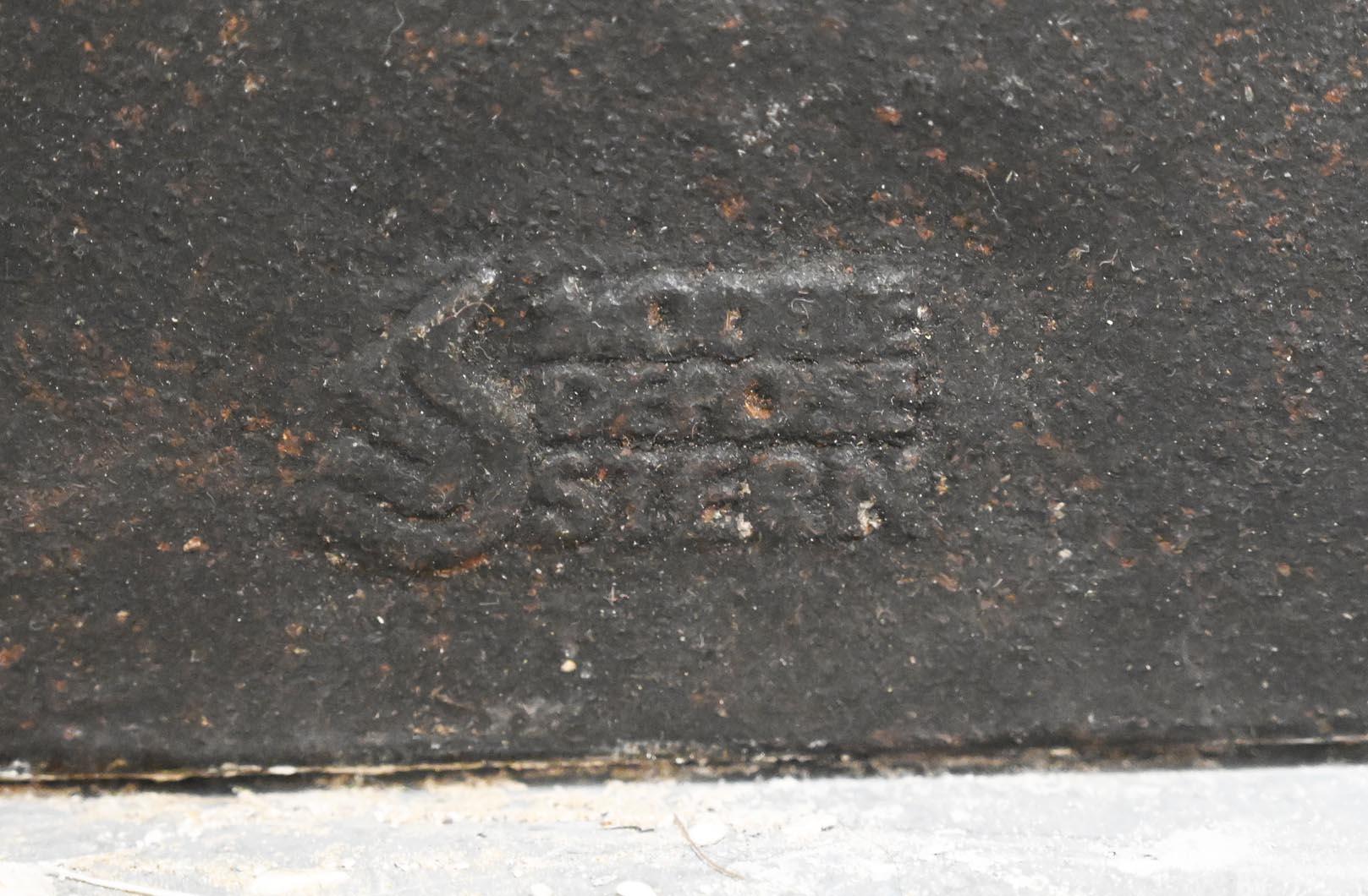 Iron Art Deco fireback by Lucas, decorated with an owl