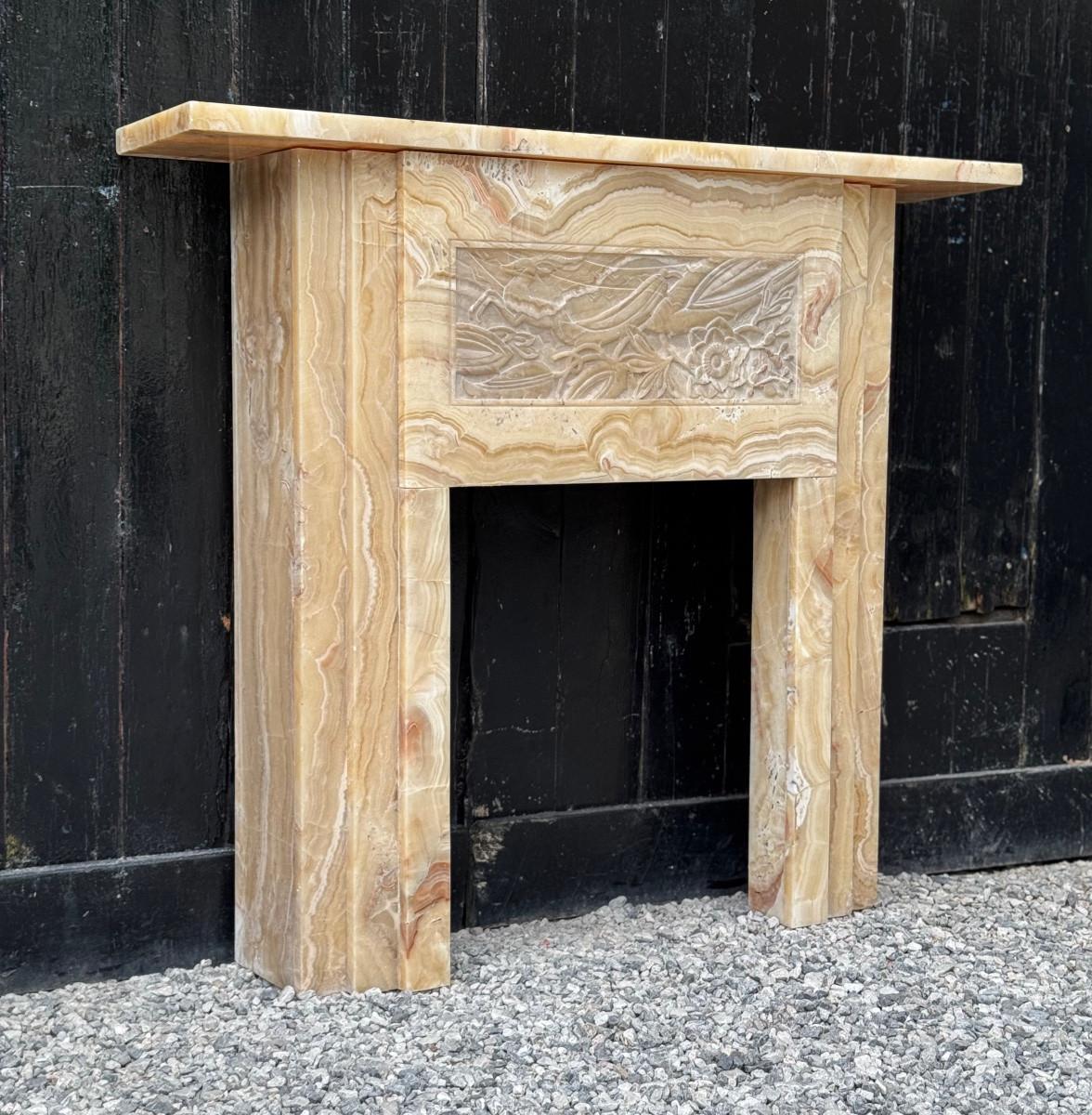 Caminetto Art Deco in onice beige, 1920 circa
Dimensioni del caminetto: 62 x 54 cm