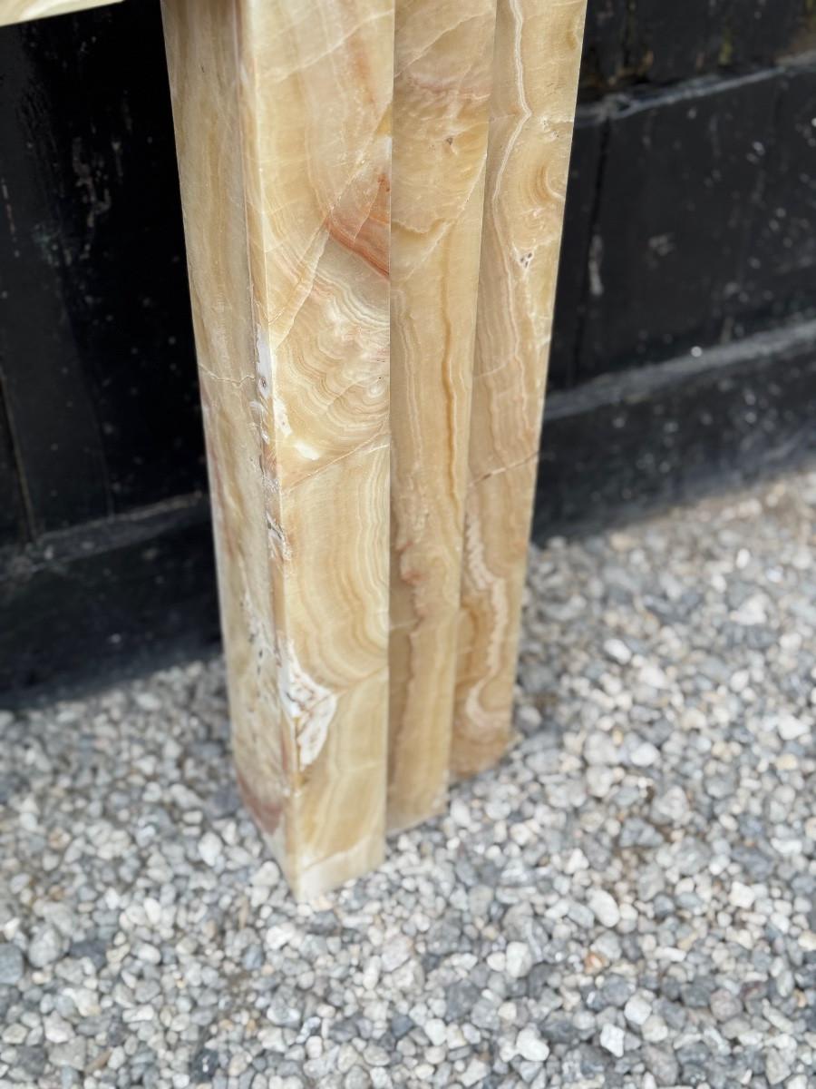 Caminetto Art Deco in onice beige, 1920 circa in vendita 1