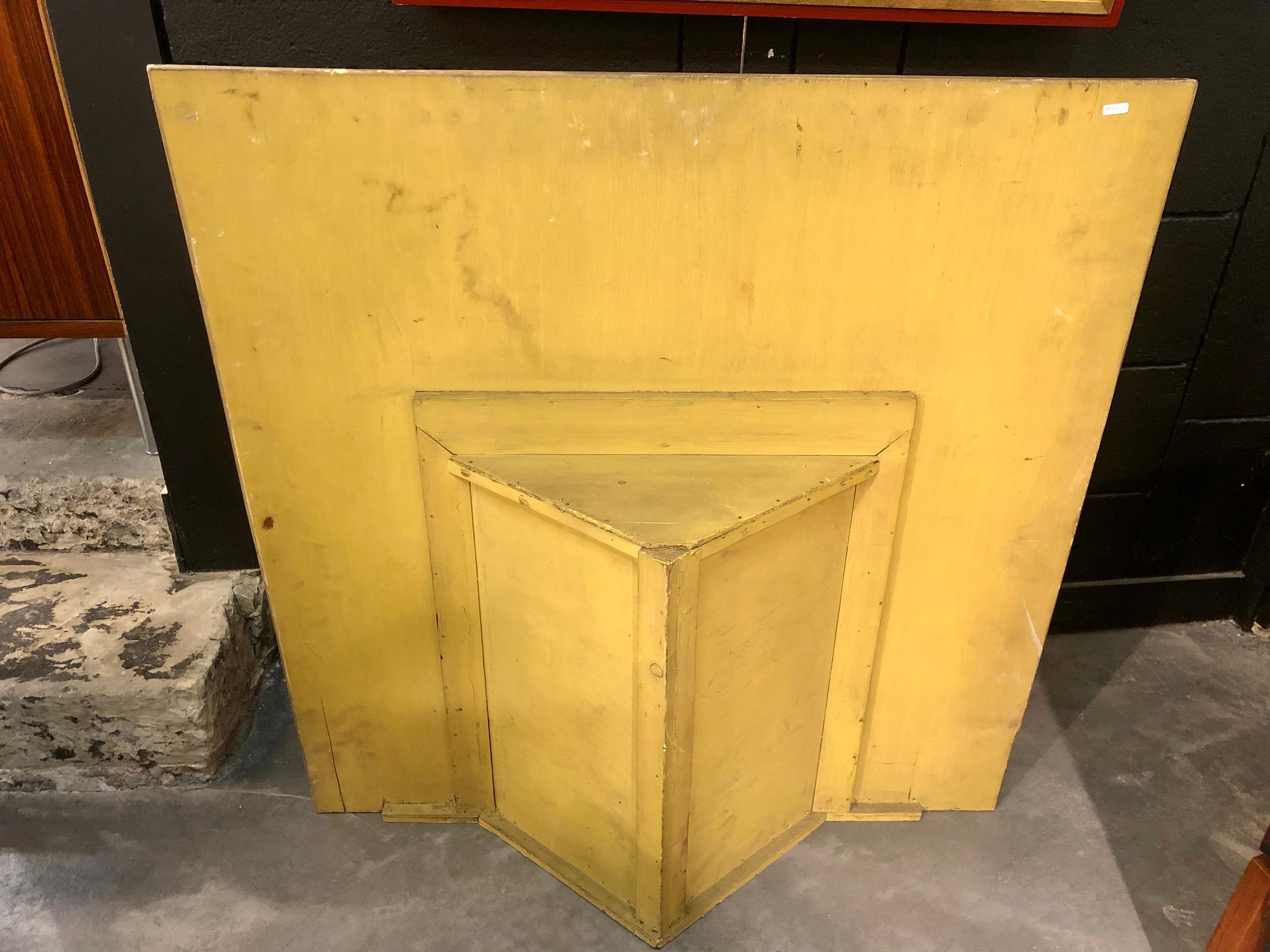 Art Deco Fireplace Mantel  In Fair Condition For Sale In Bruxelles, BE