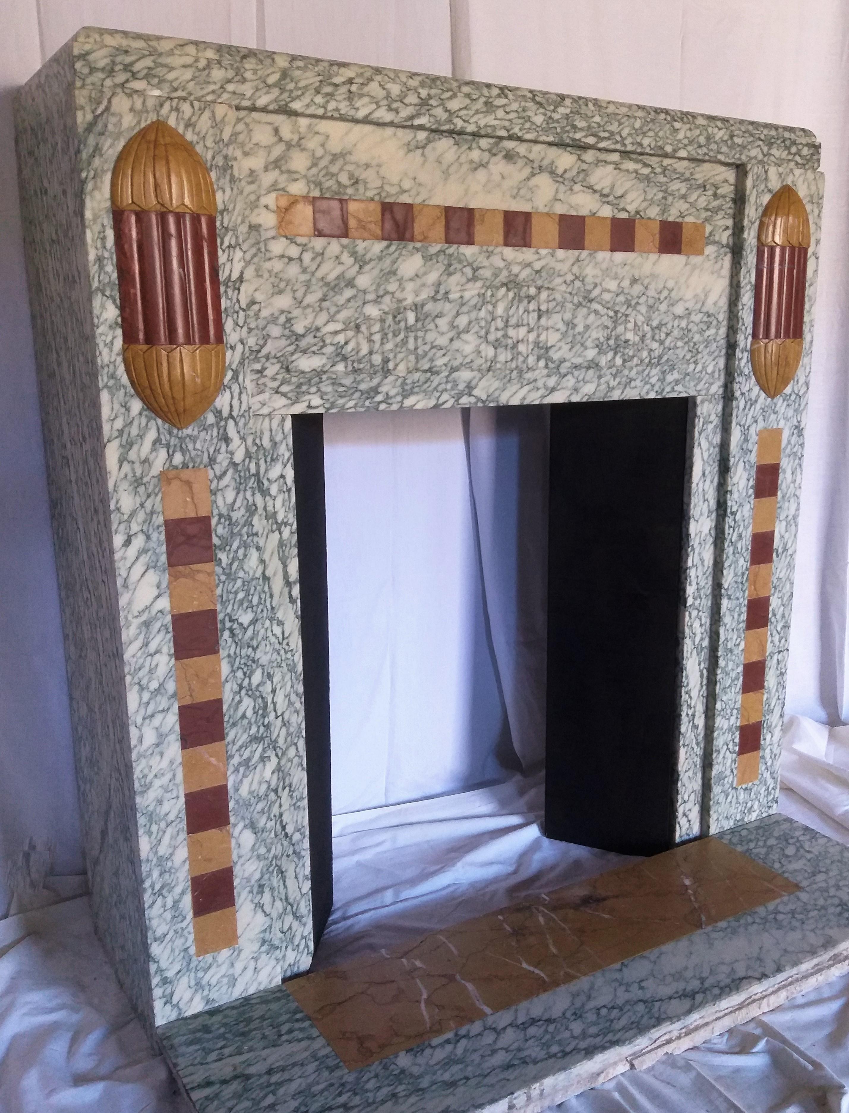 A very joly, lovely and small Art Deco fireplace, made during the 'Rouring Twenties', in France.
Made out of the French marble Vert d'Estours, Ivory-white and green, with beautiful details in Griotte d'Campan and a marbreJaune.
Art Déco (1920-1939)