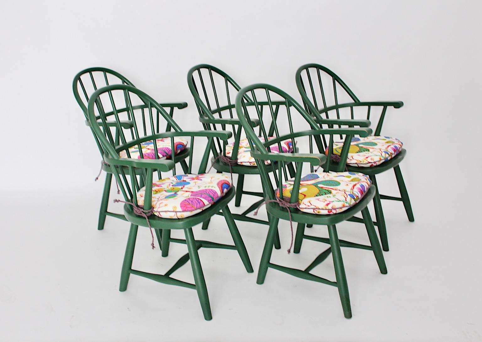 Art Deco vintage five ( 5 )  green Windsor chairs or dining room chairs by Josef Frank for Haus & Garten and executed by Thonet, circa 1925. (Labeled underneath)
An amazing set of 5 green Art Deco Windsor chairs which were made of solid beechwood,