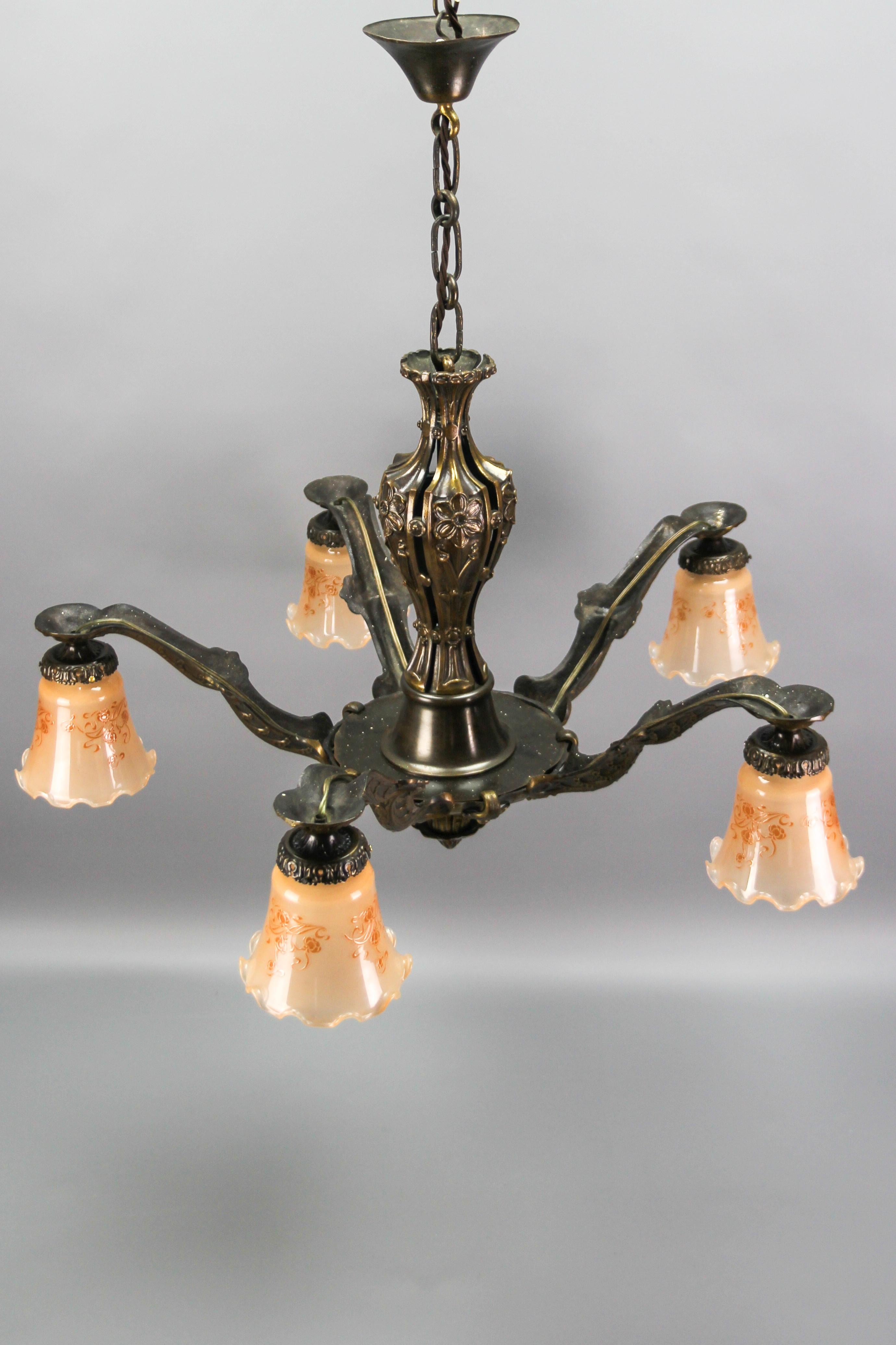 Art-Déco-Kronleuchter mit fünf Leuchten aus Bronze und Glas mit Blumenmotiv, 1920er Jahre im Angebot 6
