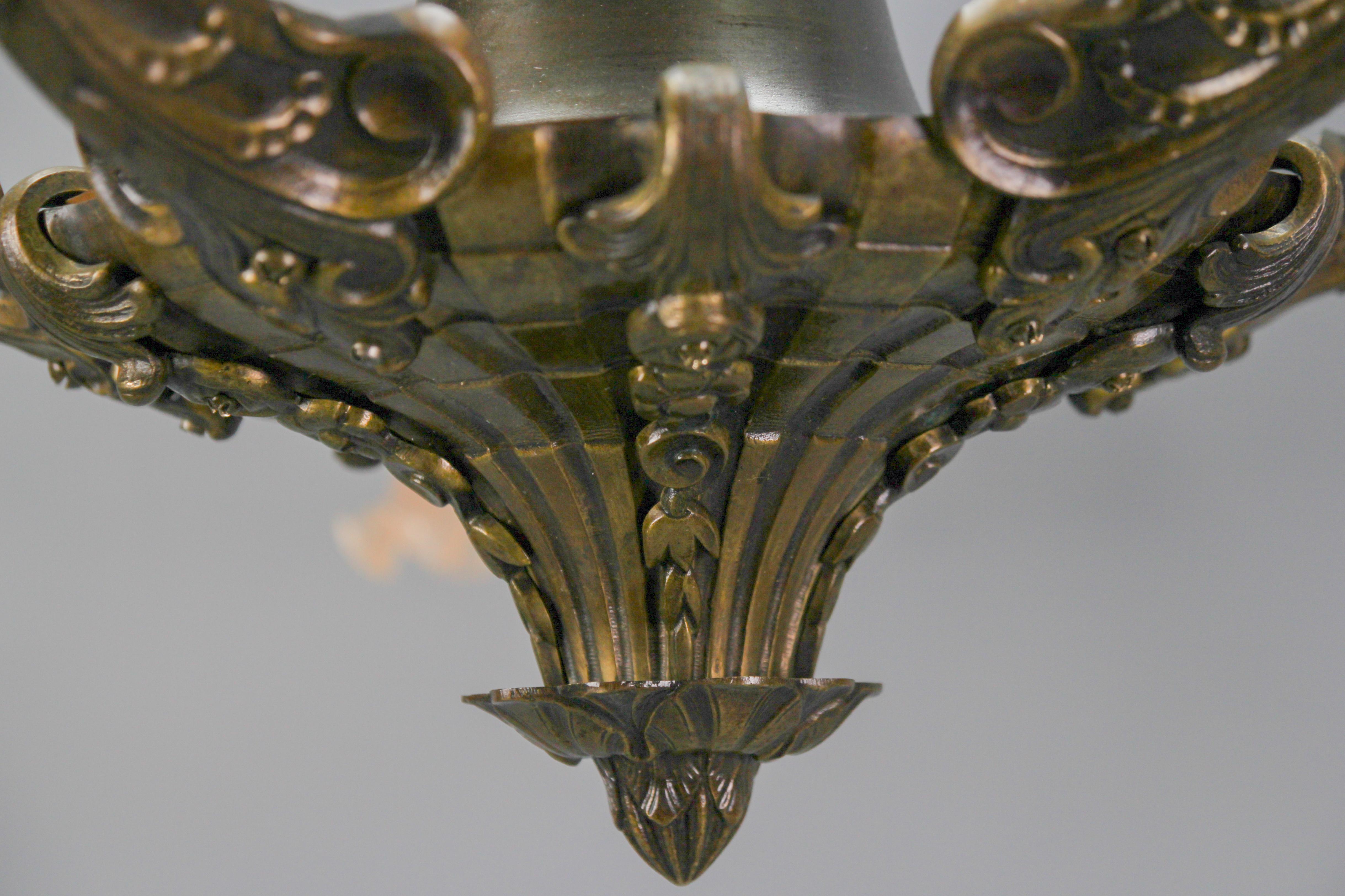 Art-Déco-Kronleuchter mit fünf Leuchten aus Bronze und Glas mit Blumenmotiv, 1920er Jahre im Angebot 3