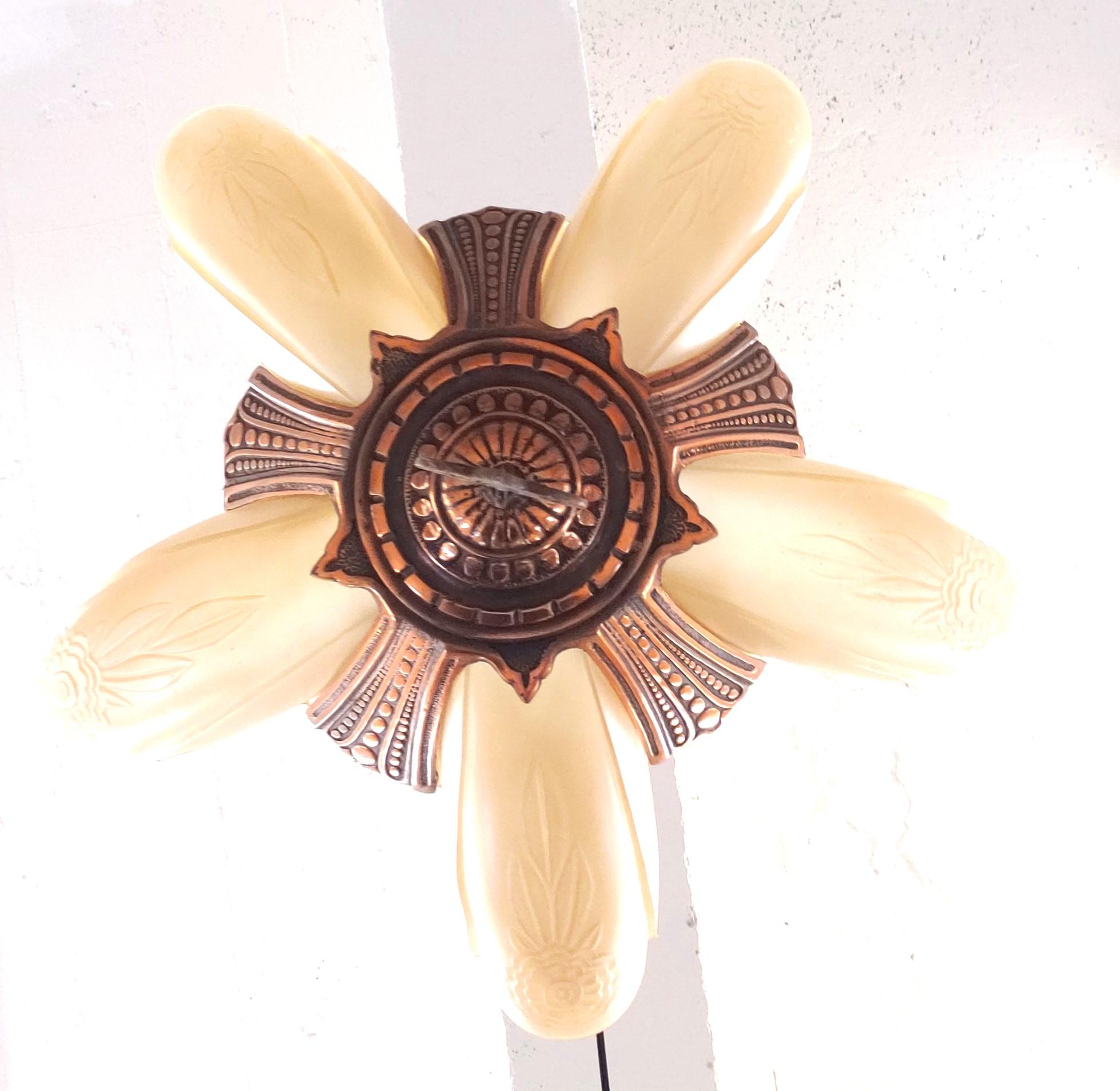 Art-Déco-Kronleuchter mit fünf Leuchten und Slip-Schirm von Crown Lighting Co. im Angebot 3