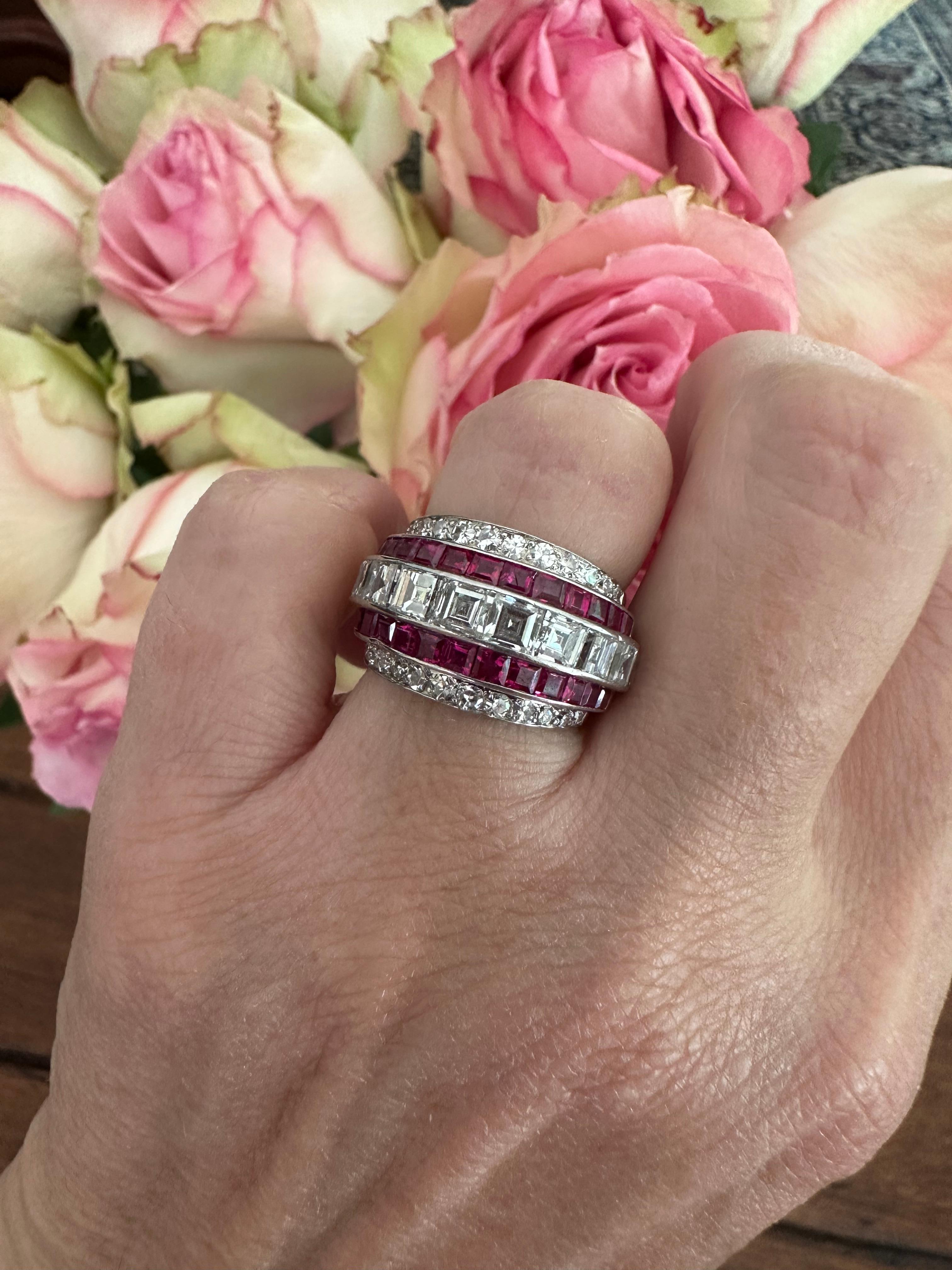 Bague Art déco à cinq rangées de rubis et de diamants Pour femmes en vente