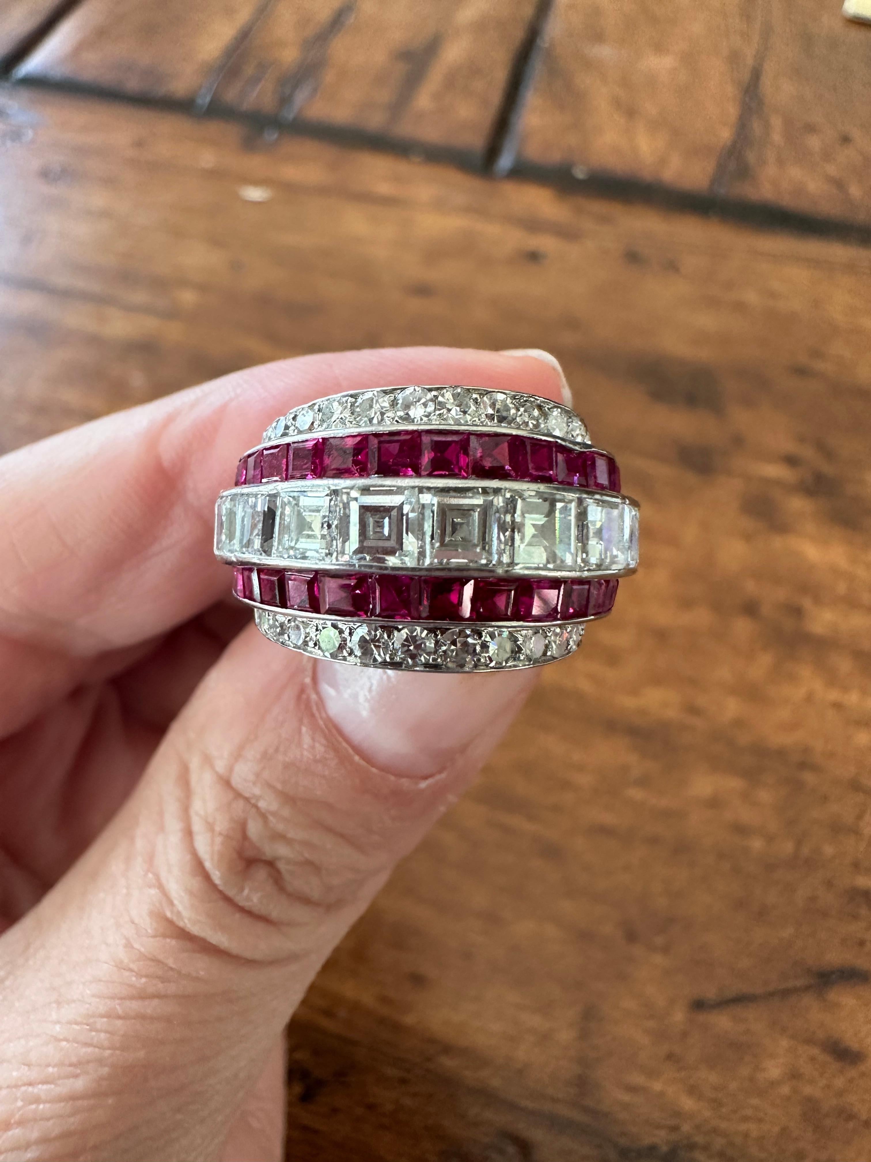 Bague Art déco à cinq rangées de rubis et de diamants en vente 1