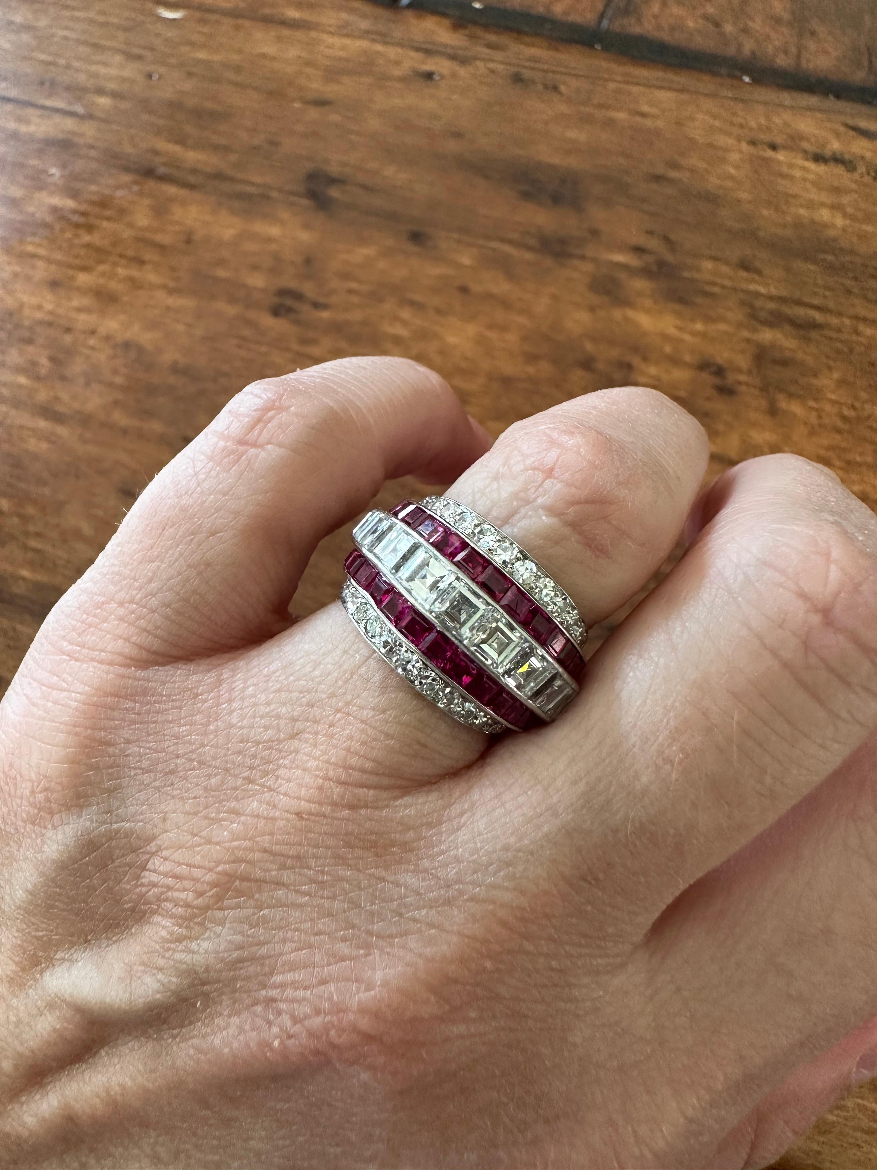 Bague Art déco à cinq rangées de rubis et de diamants en vente 2