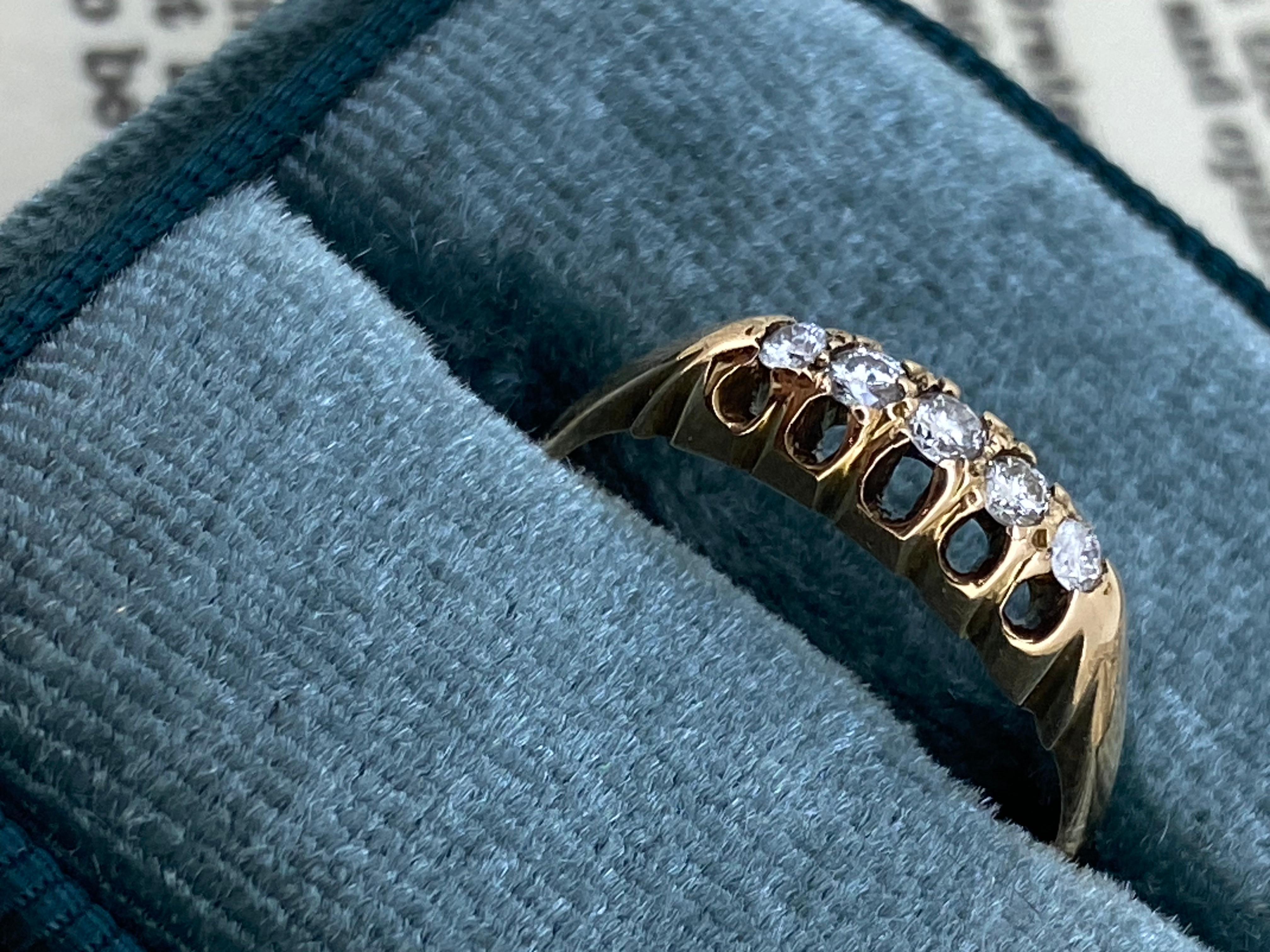 Anello Art-Deco a cinque pietre con diamante (0,25 carati) in oro 15 carati firmato e con marchio di garanzia In condizioni ottime in vendita a MELBOURNE, AU