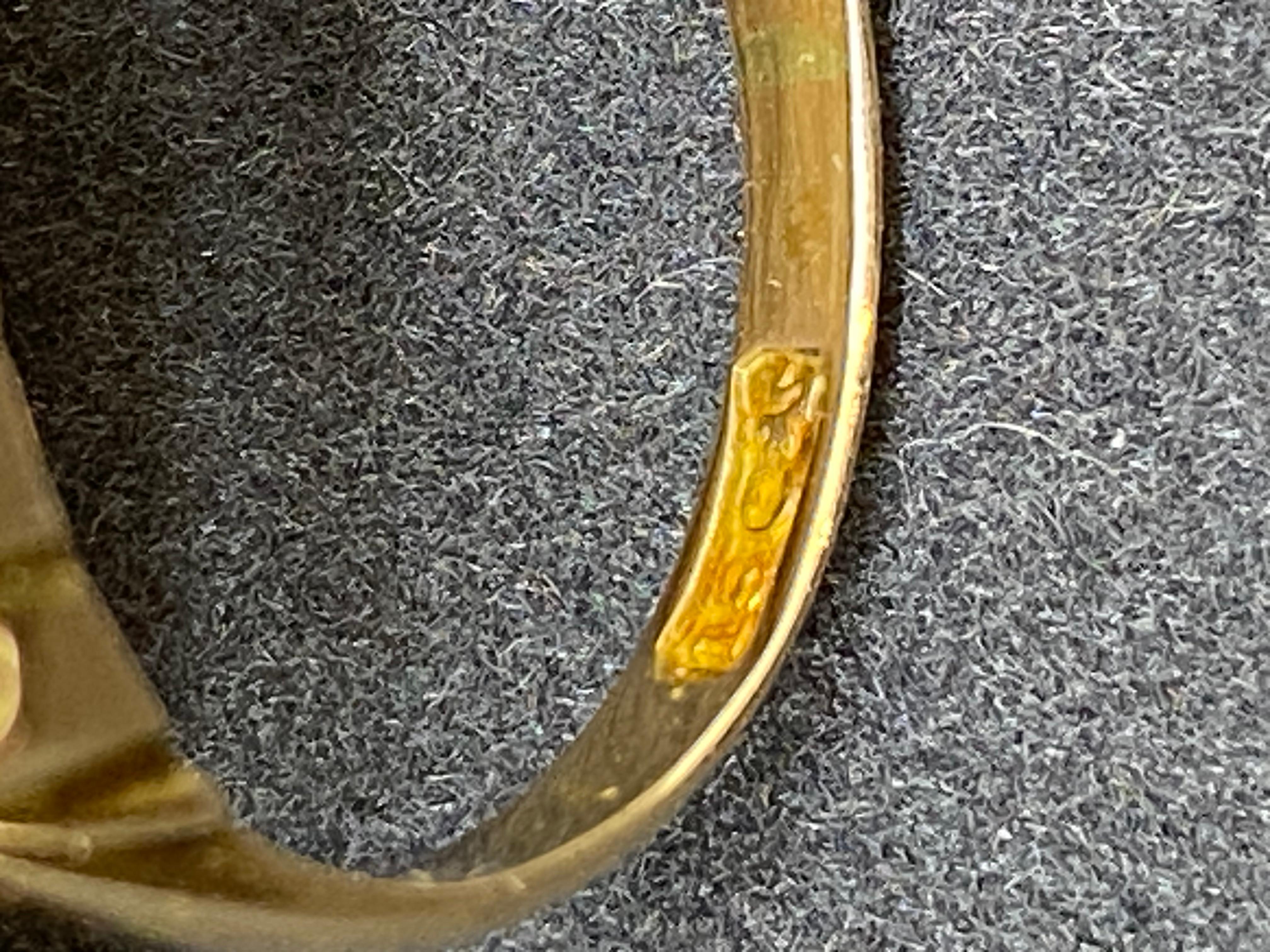 Anello Art-Deco a cinque pietre con diamante (0,25 carati) in oro 15 carati firmato e con marchio di garanzia in vendita 2