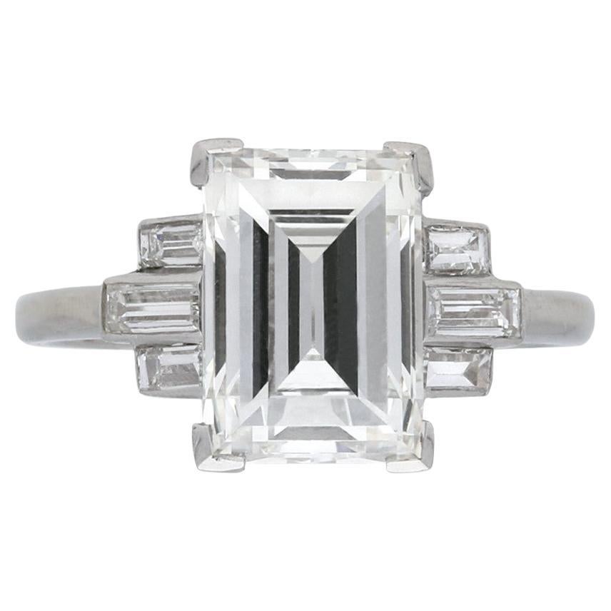 Art Deco Flanked Solitaire Step Cut Diamond Ring, circa 1925 For Sale