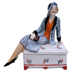 Polvera de cerámica Art Decó Flapper Girl, c1930, Francia