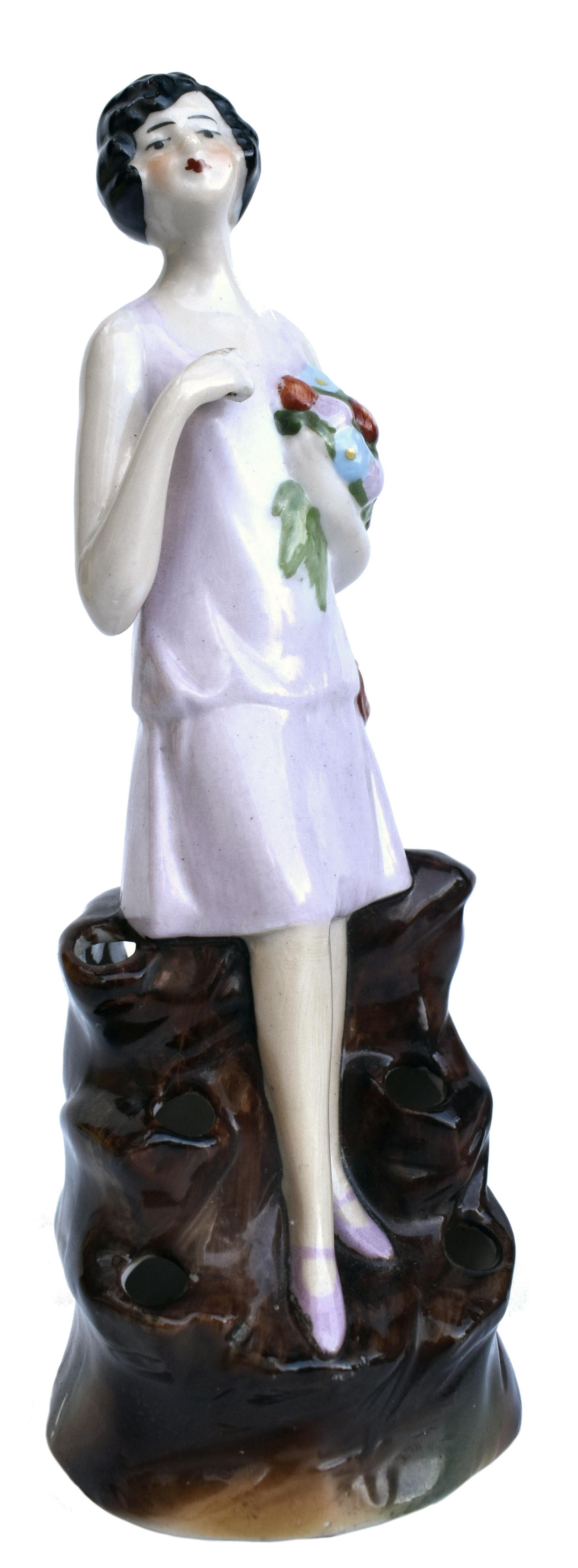Art Deco Flapper Girl Porcelain Hatpin Holder, c1930 In Good Condition In Devon, England
