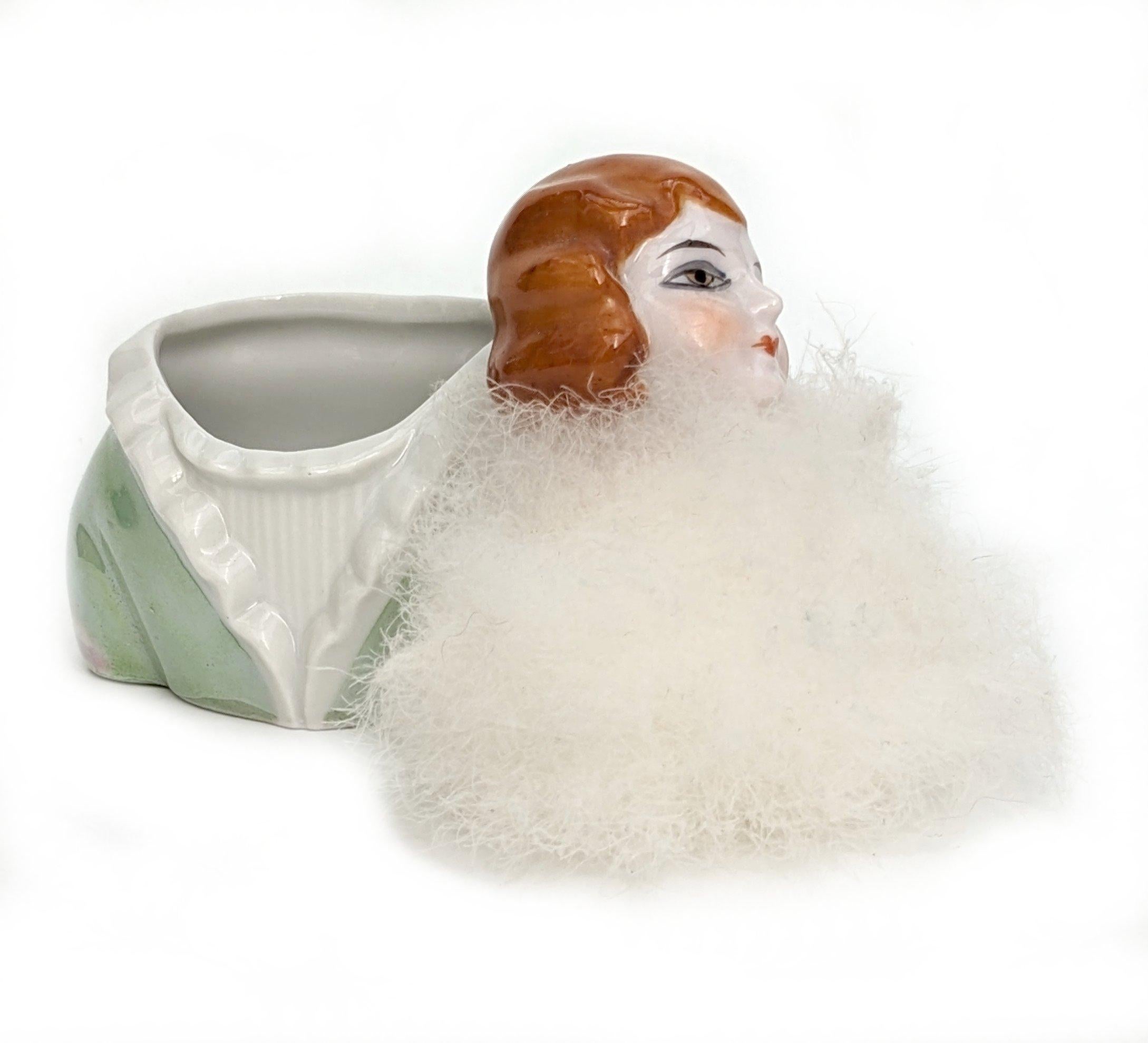 Art Deco Flapper Powder Puff Doll & Stand von Fasold & Stuach, C1930 (Deutsch) im Angebot