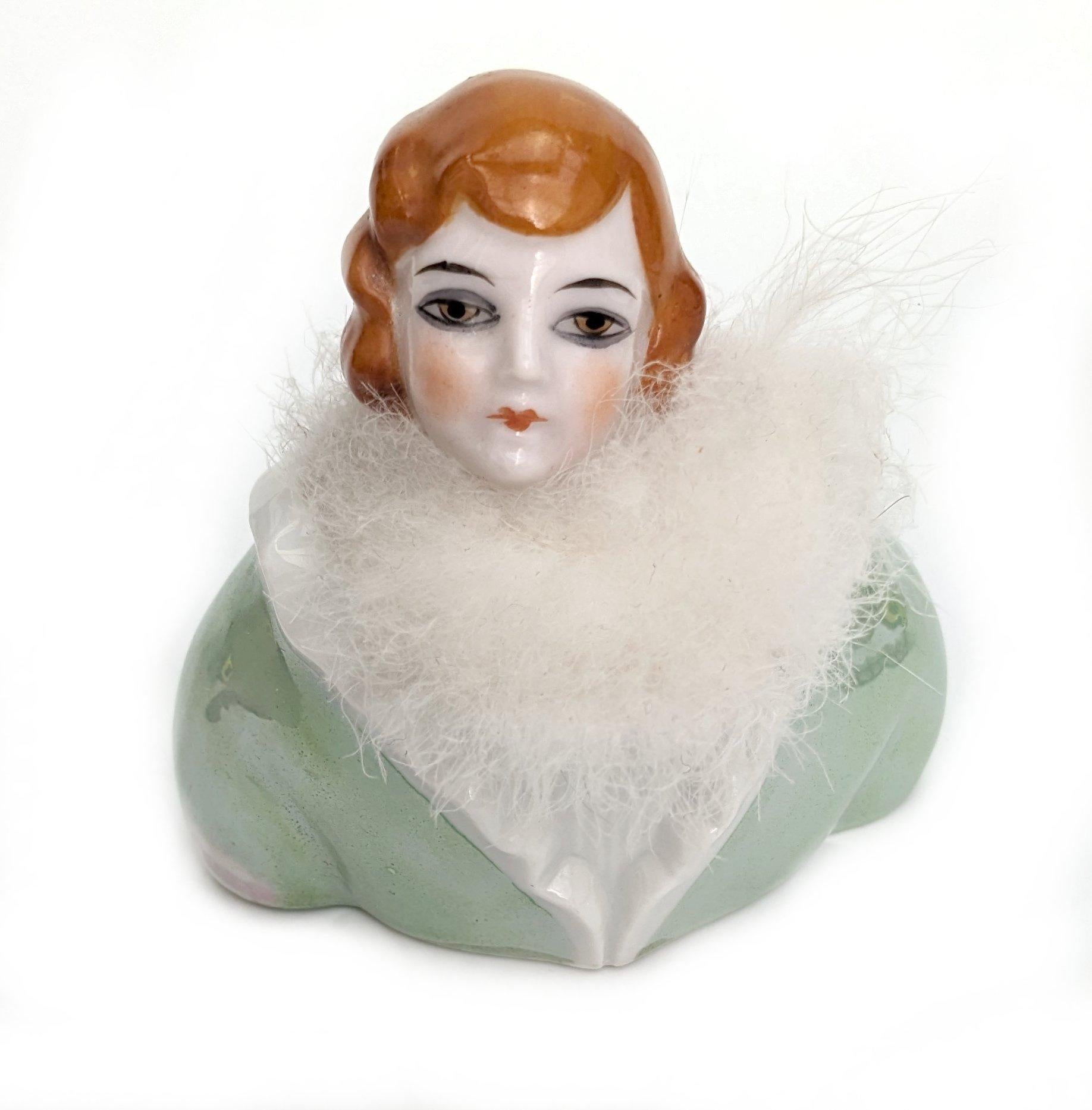 Art Deco Flapper Powder Puff Doll & Stand von Fasold & Stuach, C1930 im Angebot 1