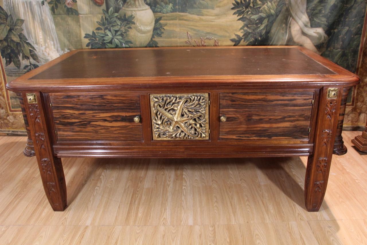 Art Deco desk set, including a flat desk and its executive chair, signed by Jules Cayette, a major figure of the Nancy School. Made in 1929, these two pieces illustrate the artist's evolution towards a refined Art Deco aesthetic, with clean lines
