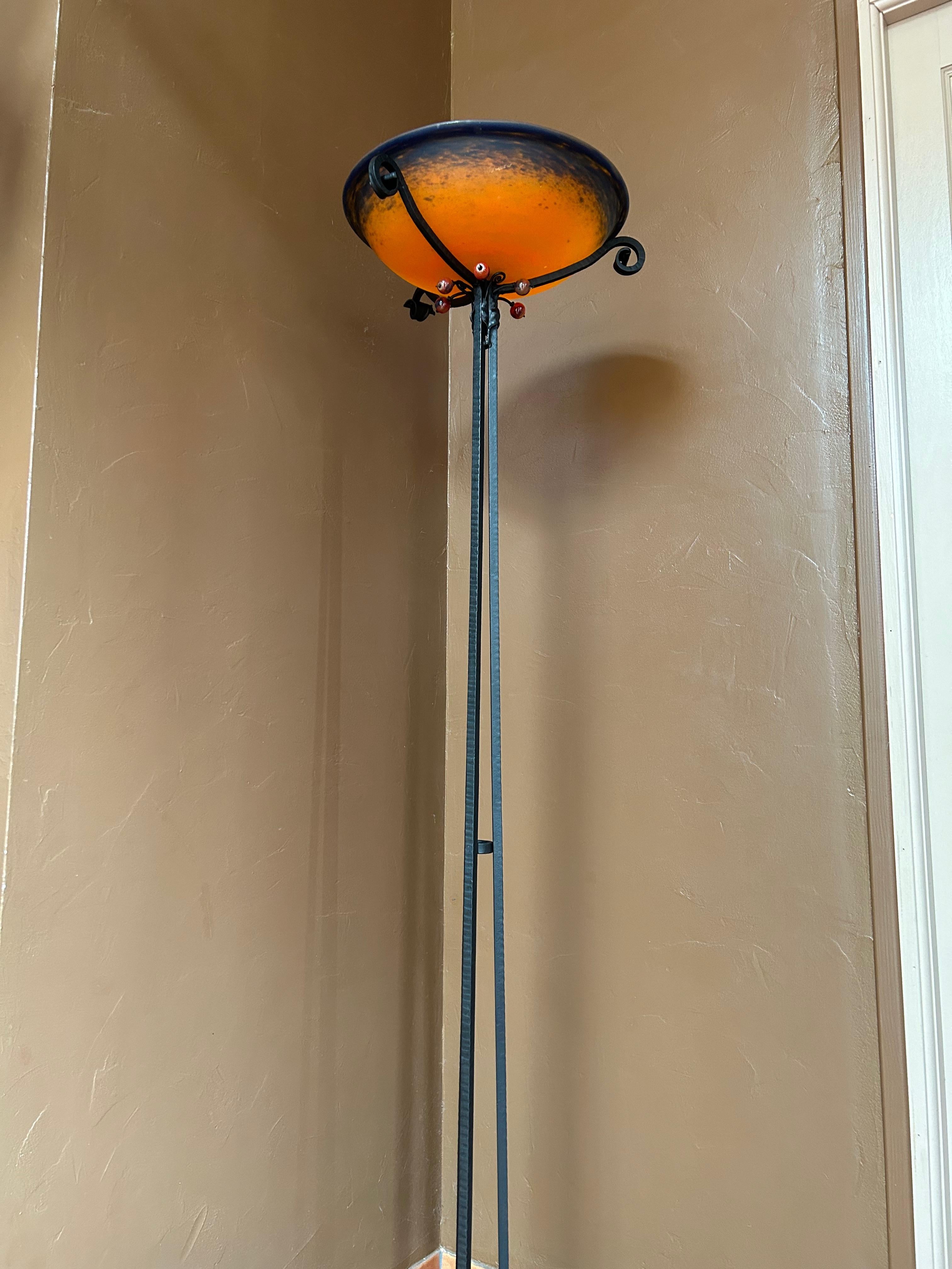 Vetro Lampada da terra Art Déco di Jules Cayette e Schneider in vendita