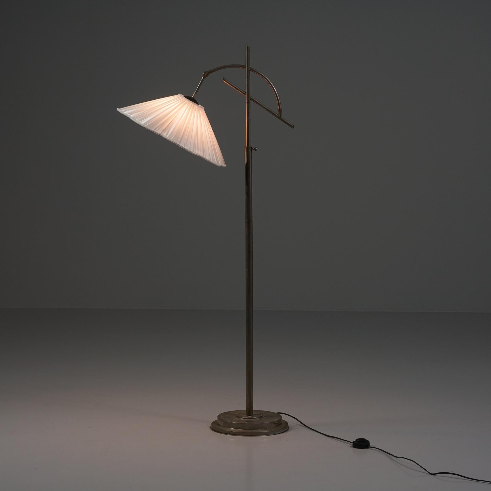Art Deco Stehlampe, Finnland, 1930er Jahre im Angebot 1