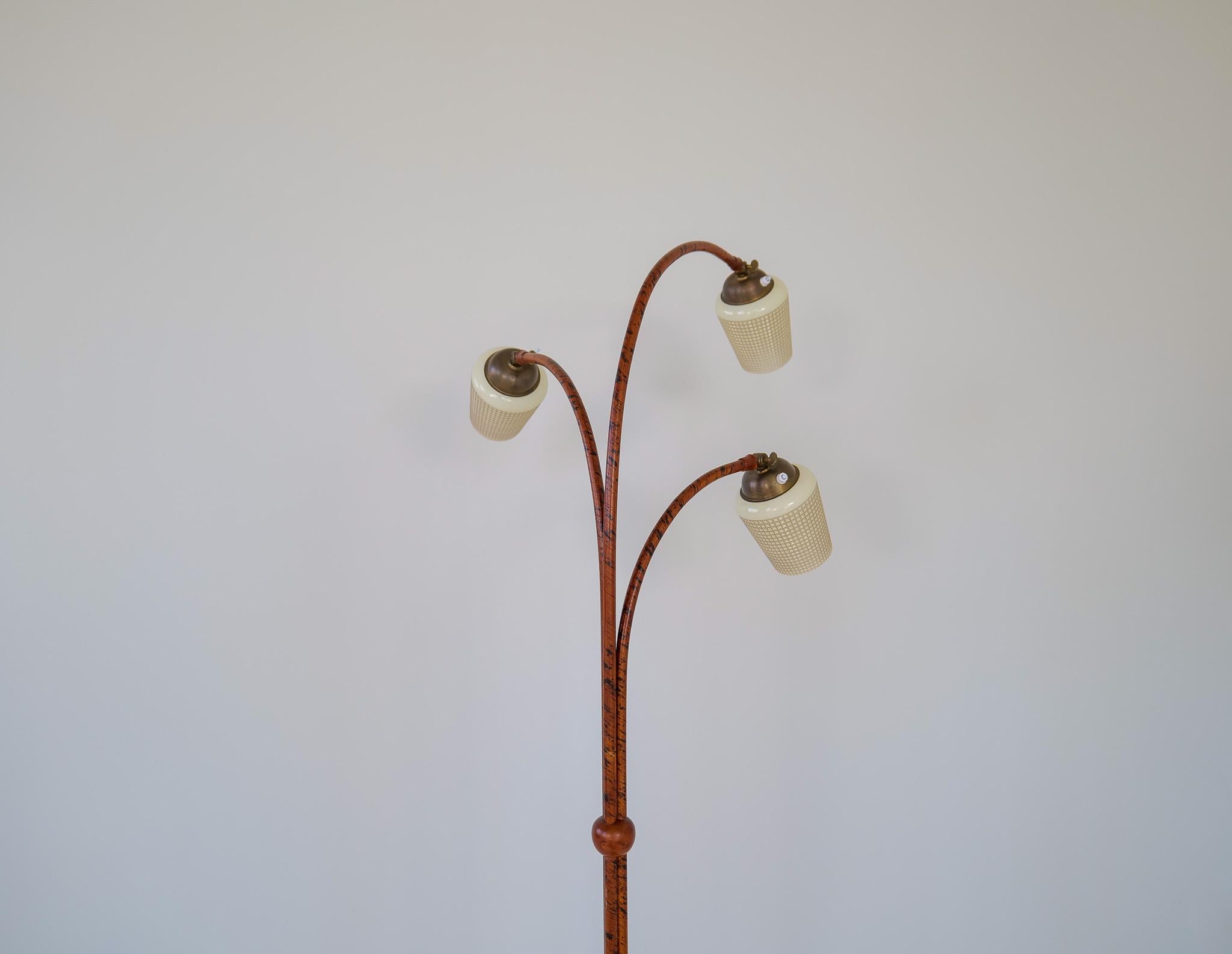 Art Deco Floor Lamp in Birch Bark and Stained Elm Sweden, 1940s For Sale 6