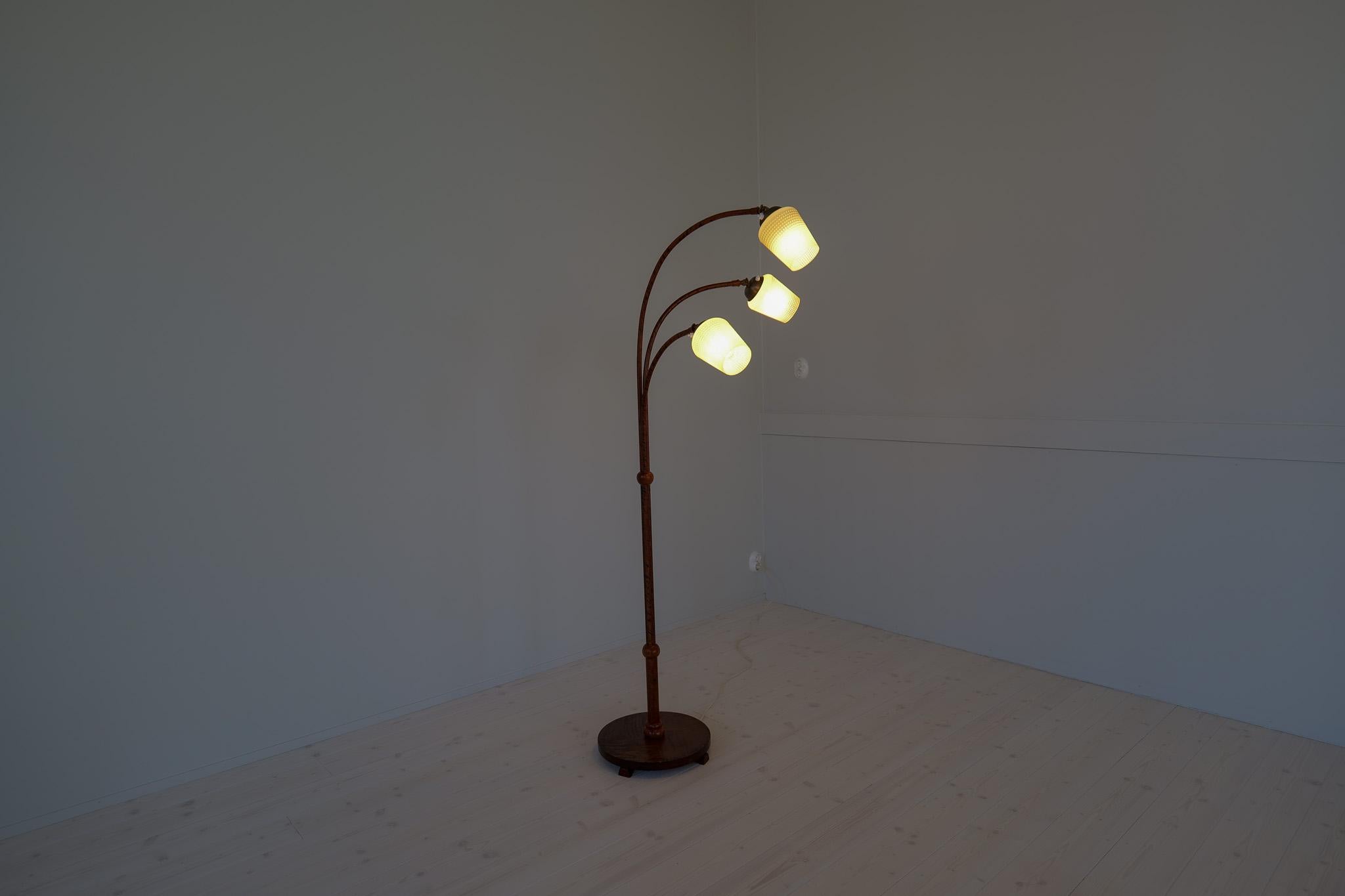 Stehlampe im Art déco-Stil aus Birkenholz, Bark und gebeizter Ulme, Schweden 1940er Jahre im Angebot 12