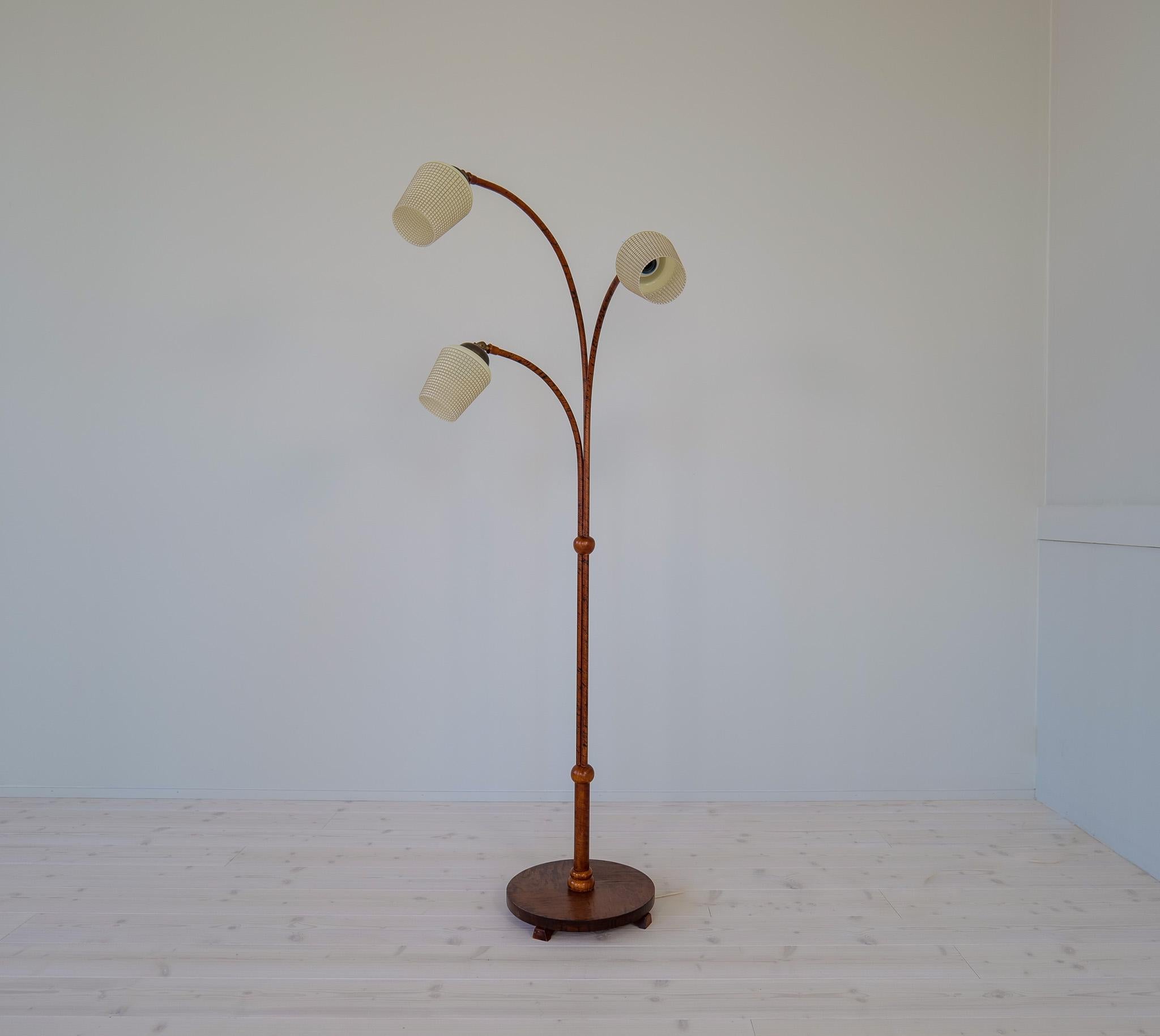 Swedish Art Deco Floor Lamp in Birch Bark and Stained Elm Sweden, 1940s For Sale