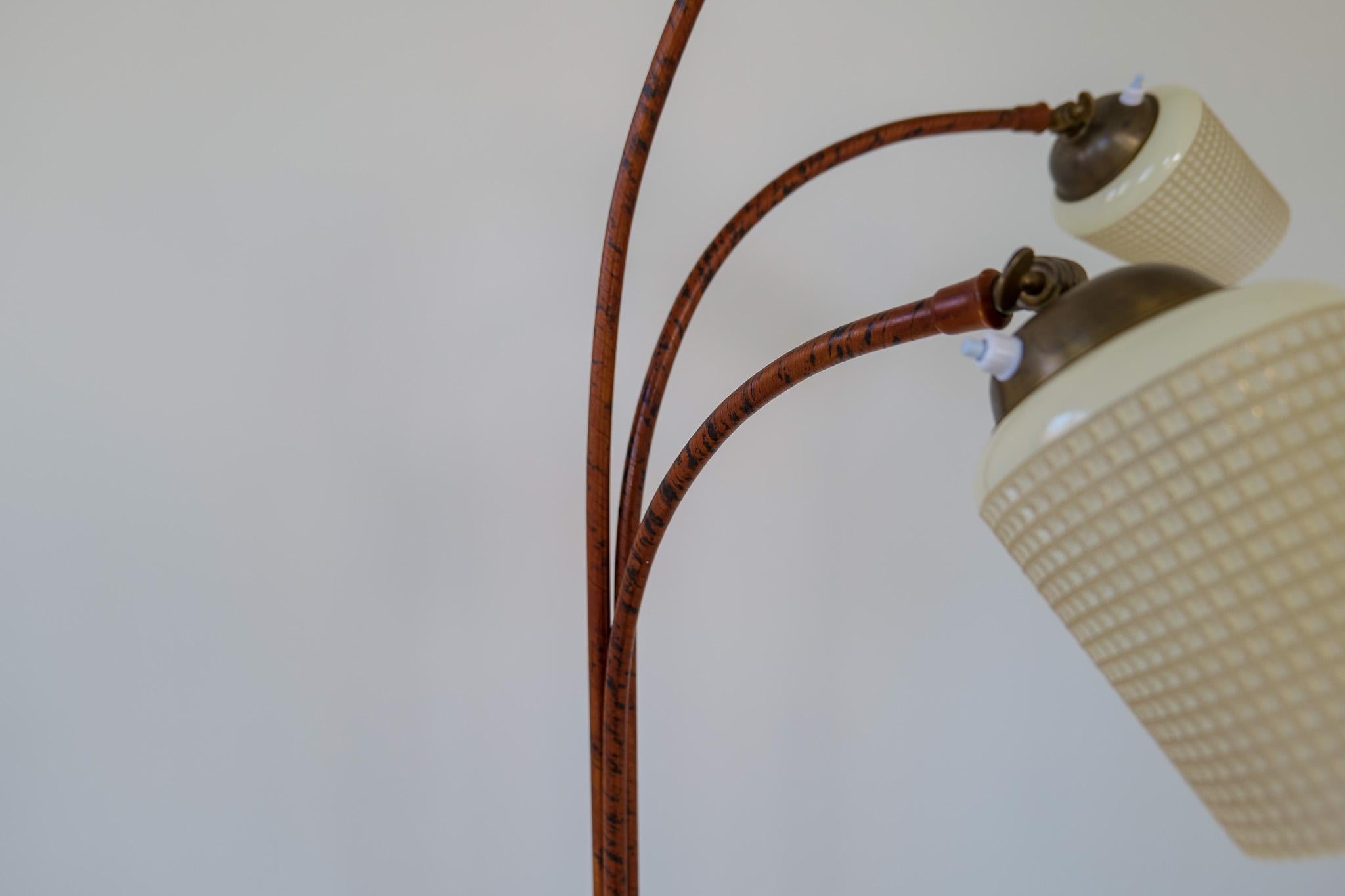 Stehlampe im Art déco-Stil aus Birkenholz, Bark und gebeizter Ulme, Schweden 1940er Jahre im Angebot 2