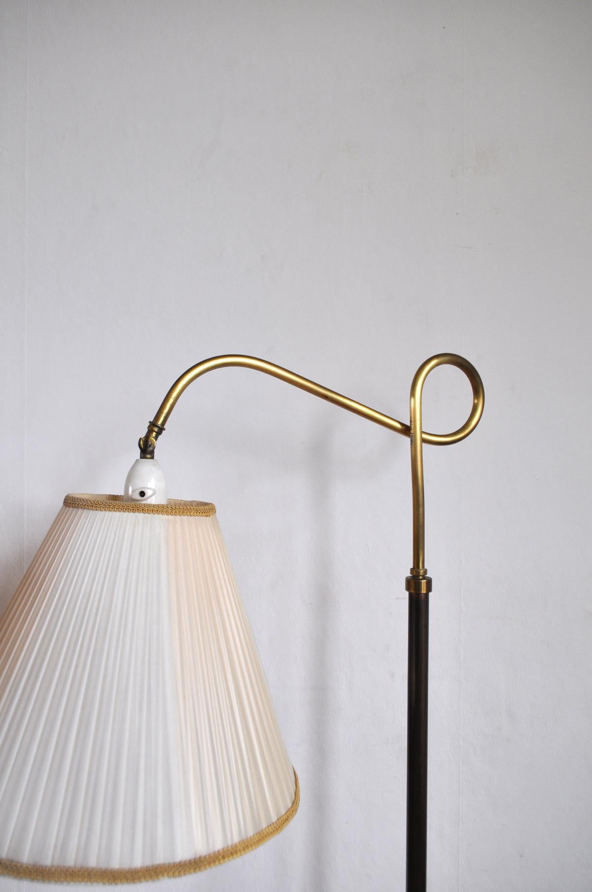 Art Deco Floor Lamp in Brass and Browned Brass with Original Shade In Good Condition In Vordingborg, DK