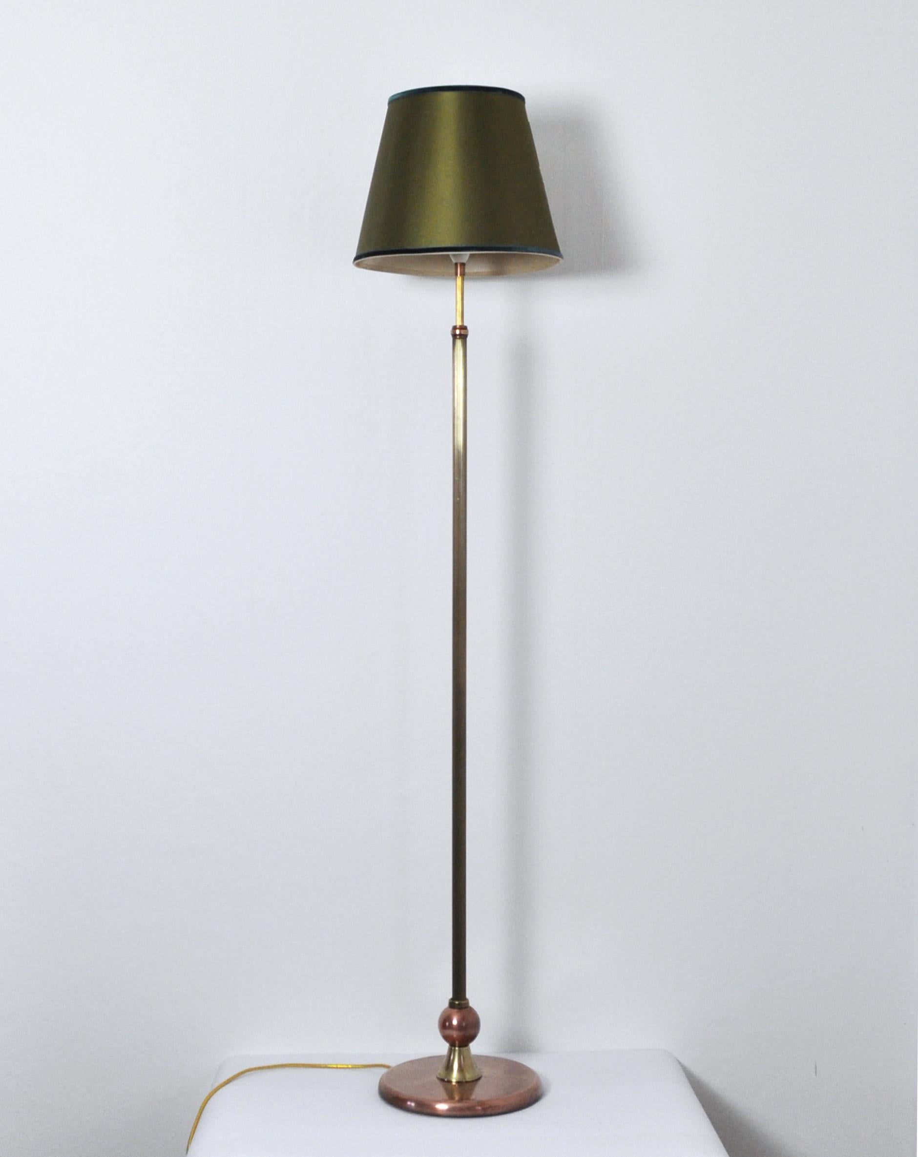 Art Deco floor lamp in brass and copper. The height can be adjusted telescopically. 
Probably made in Denmark. Polished and rewired, comes without shade. Signs of wear and use. 
Measures: 
Lamp base: diameter 26 cm, adjustable height: 142 - 173