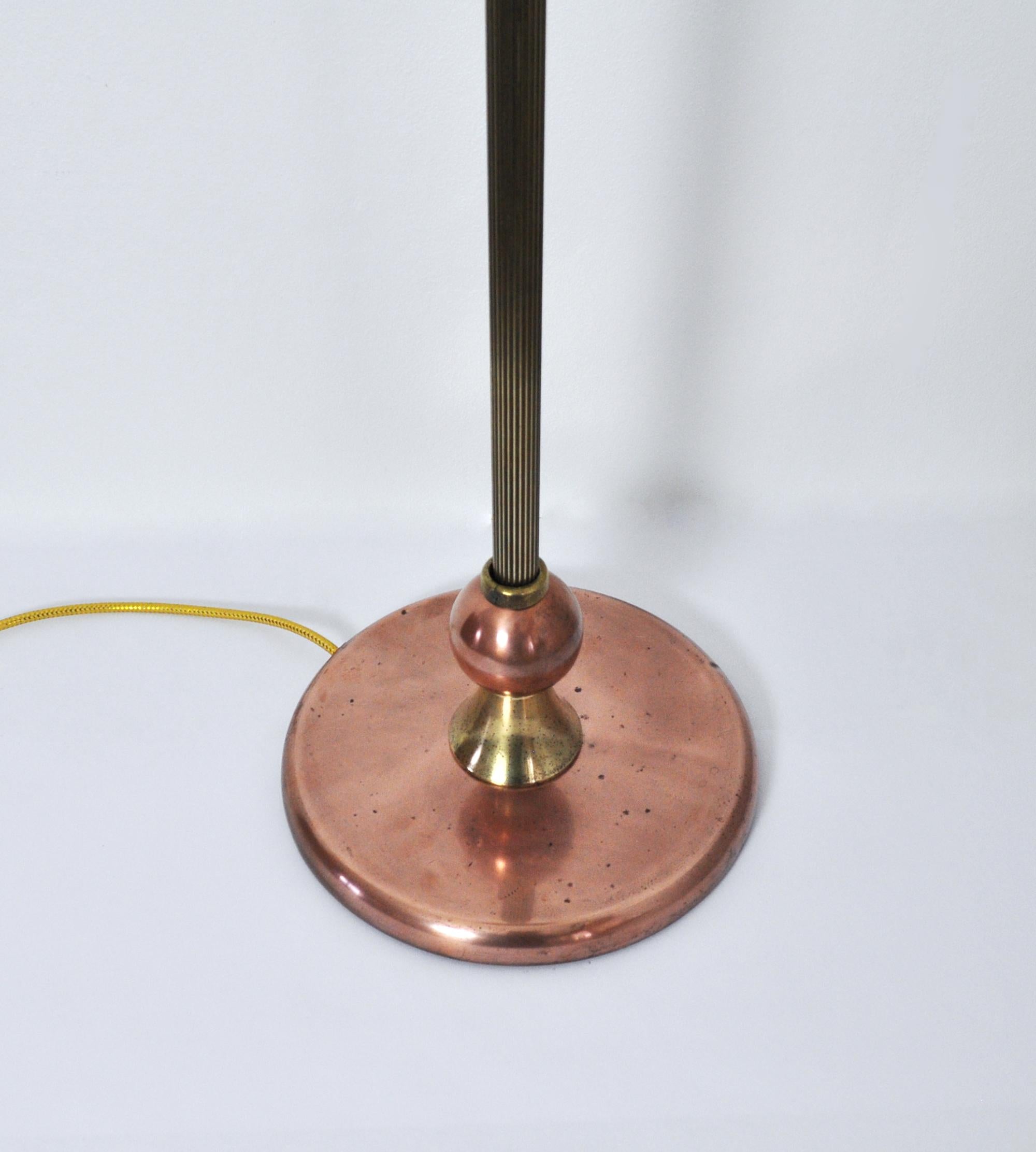 Art Deco Floor Lamp in Brass and Copper In Good Condition For Sale In Vordingborg, DK