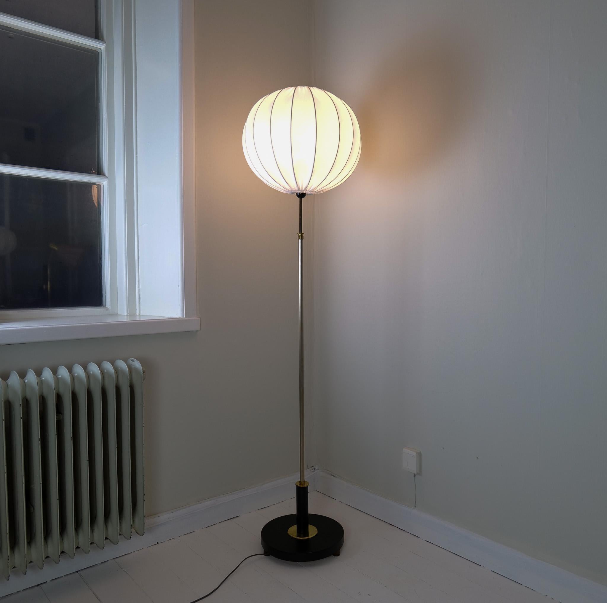 Art Deco Floor Lamp in Brass with Blackened Wood Sweden, 1940s For Sale 9