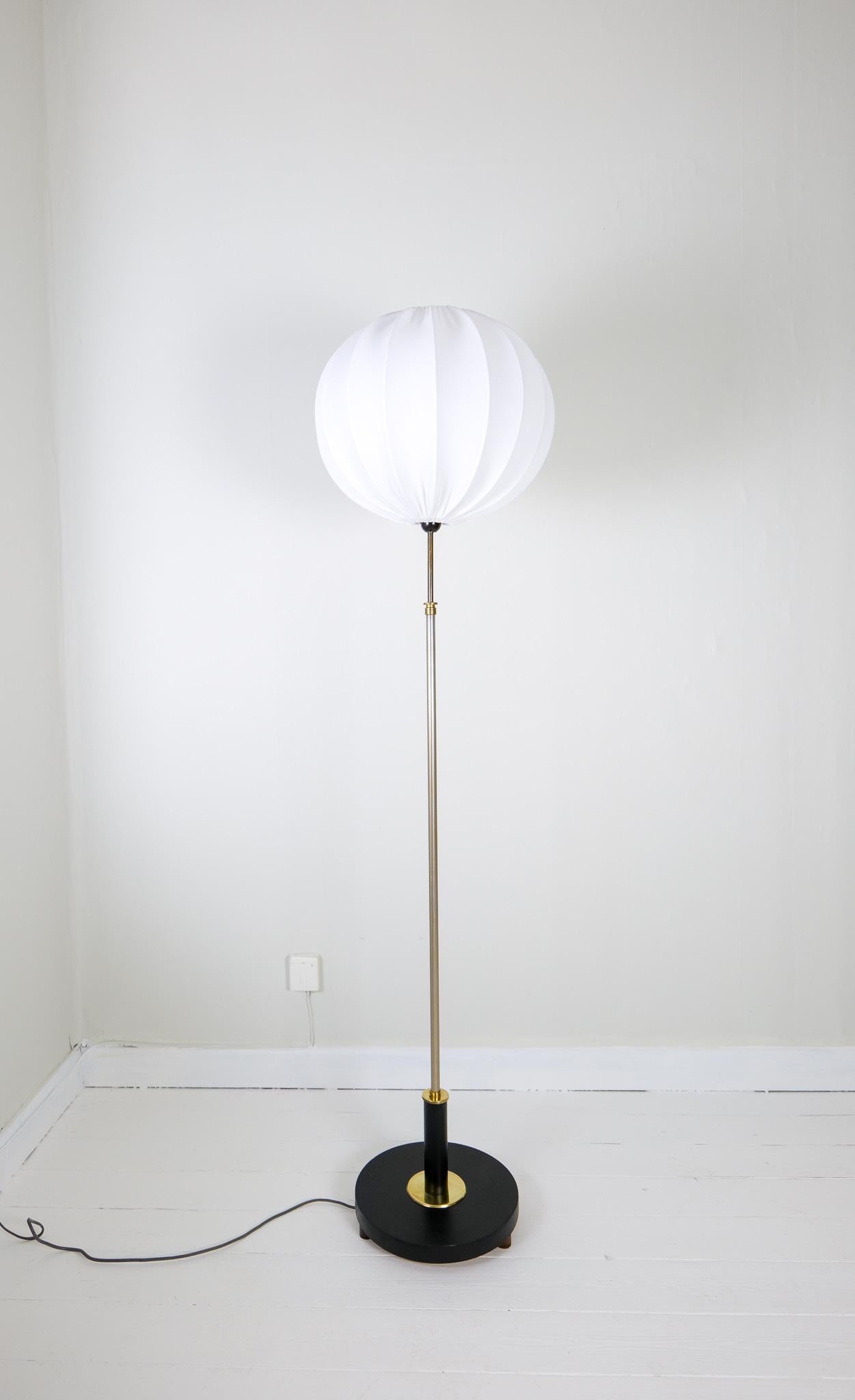 Art Deco Floor Lamp in Brass with Blackened Wood Sweden, 1940s In Good Condition For Sale In Hillringsberg, SE