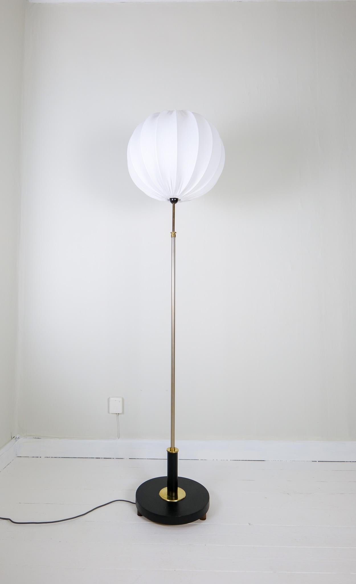 Mid-20th Century Art Deco Floor Lamp in Brass with Blackened Wood Sweden, 1940s For Sale