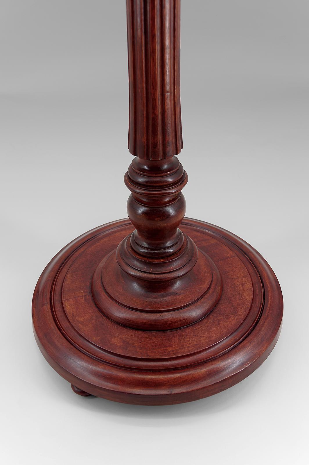 Lampada da terra Art Deco in legno intagliato e opalino, Francia, circa 1925 in vendita 3