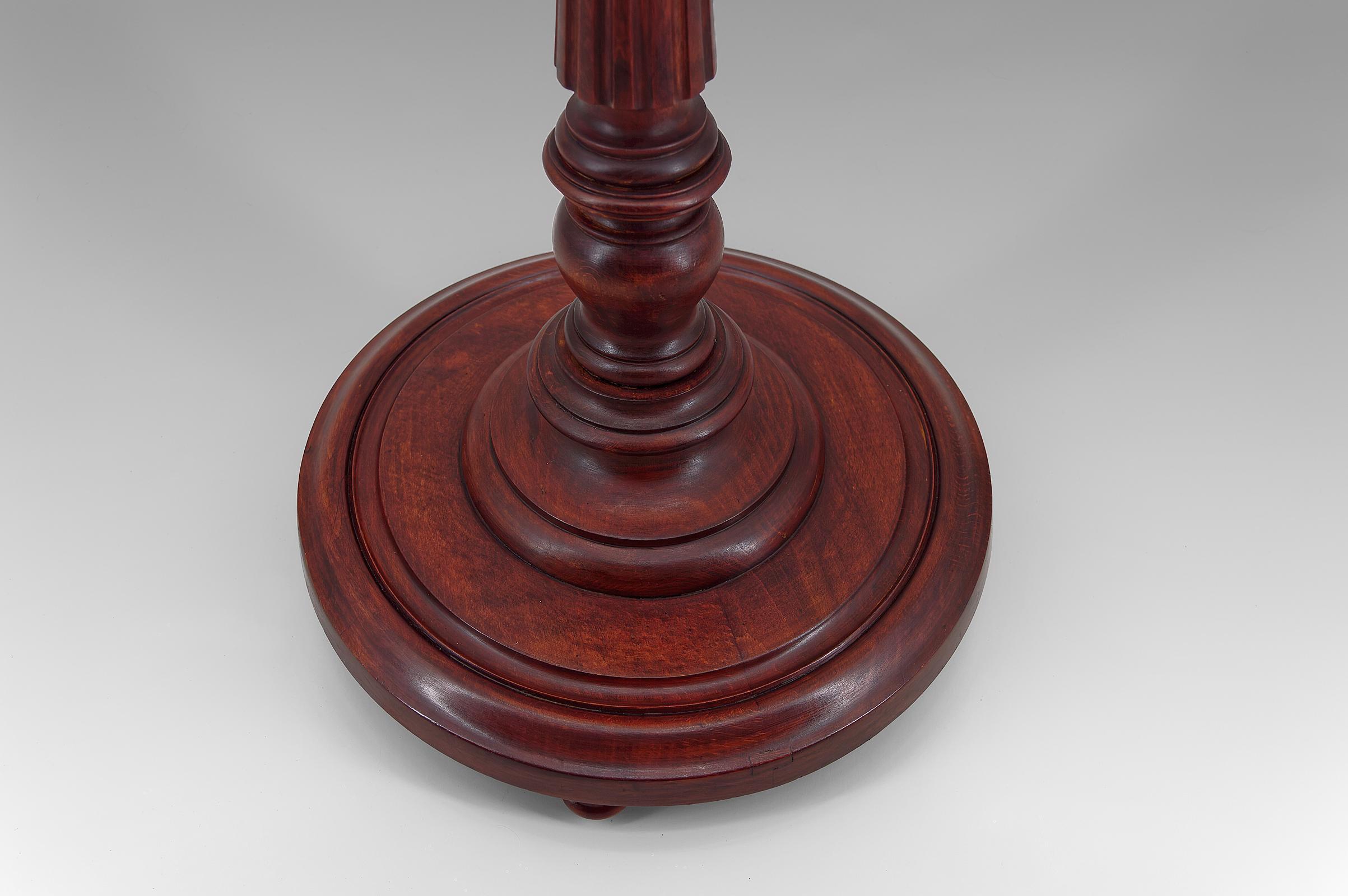 Lampada da terra Art Deco in legno intagliato e opalino, Francia, circa 1925 in vendita 4