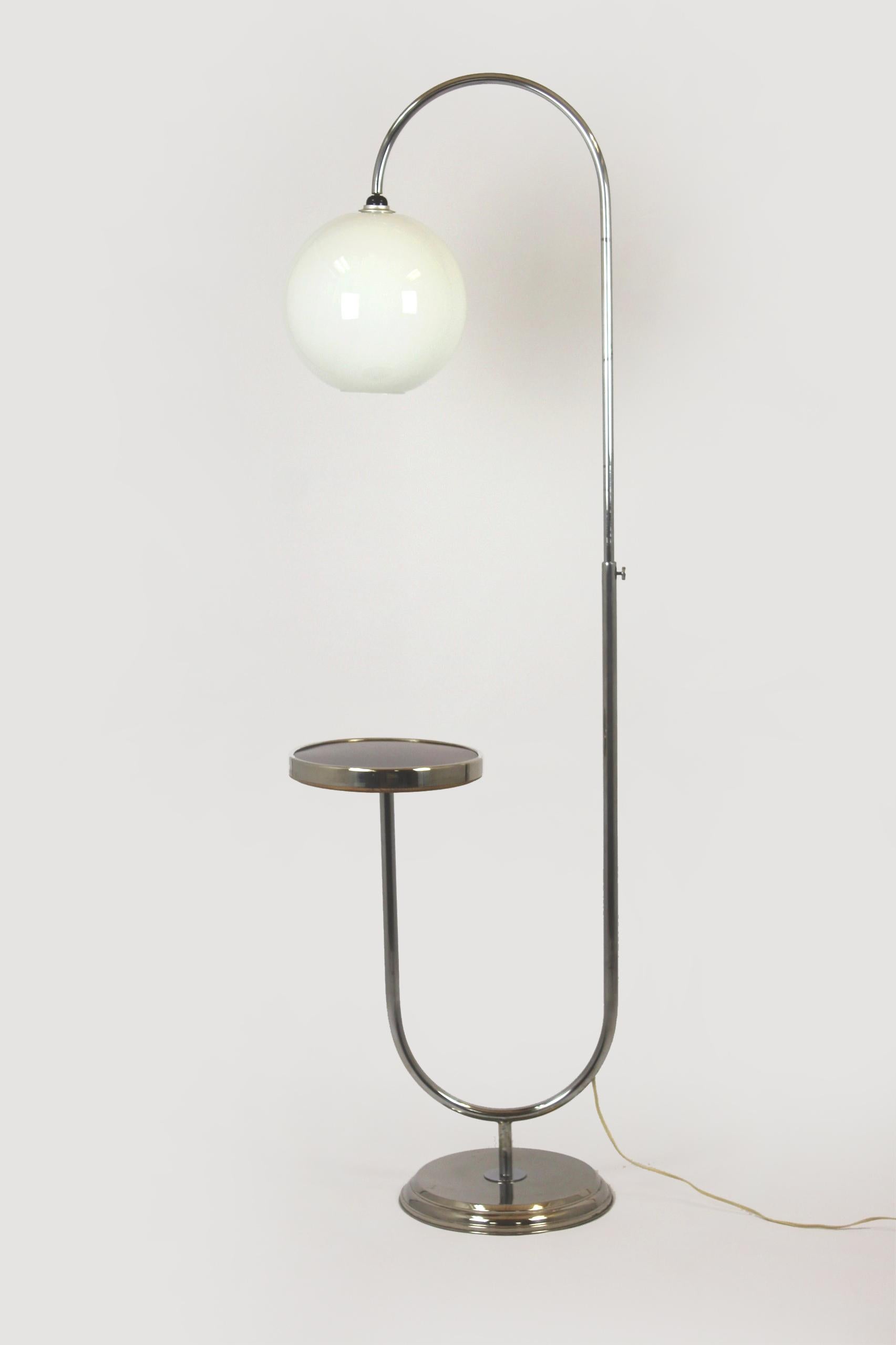 This floor lamp was produced in the 1940s in Czechoslovakia.
Original, good condition, the lamp is in working order. The height of the lamp is adjustable.
