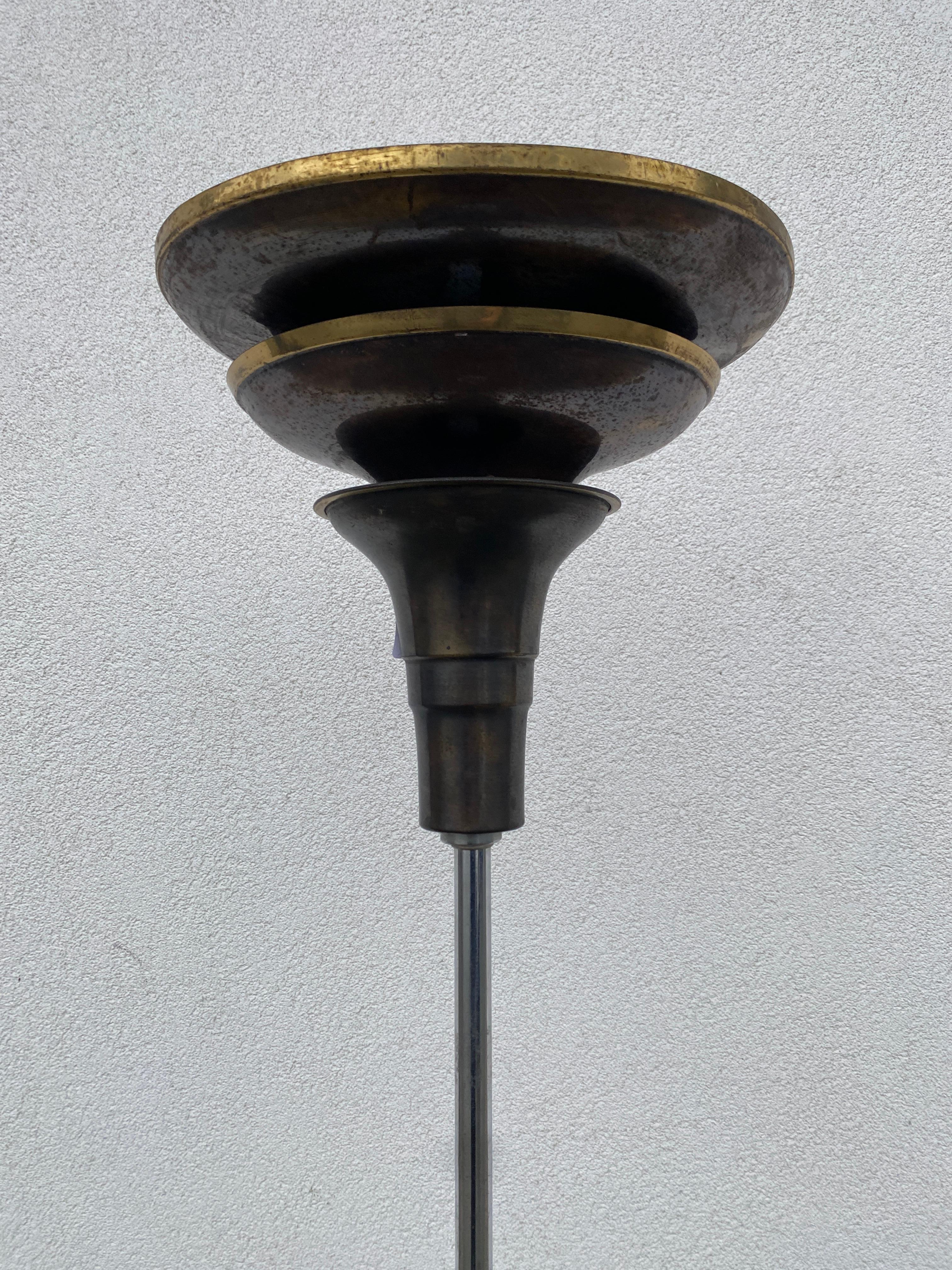 Lacquered Art deco floor lamp, in metal and lacquered metal, circa 1930 For Sale