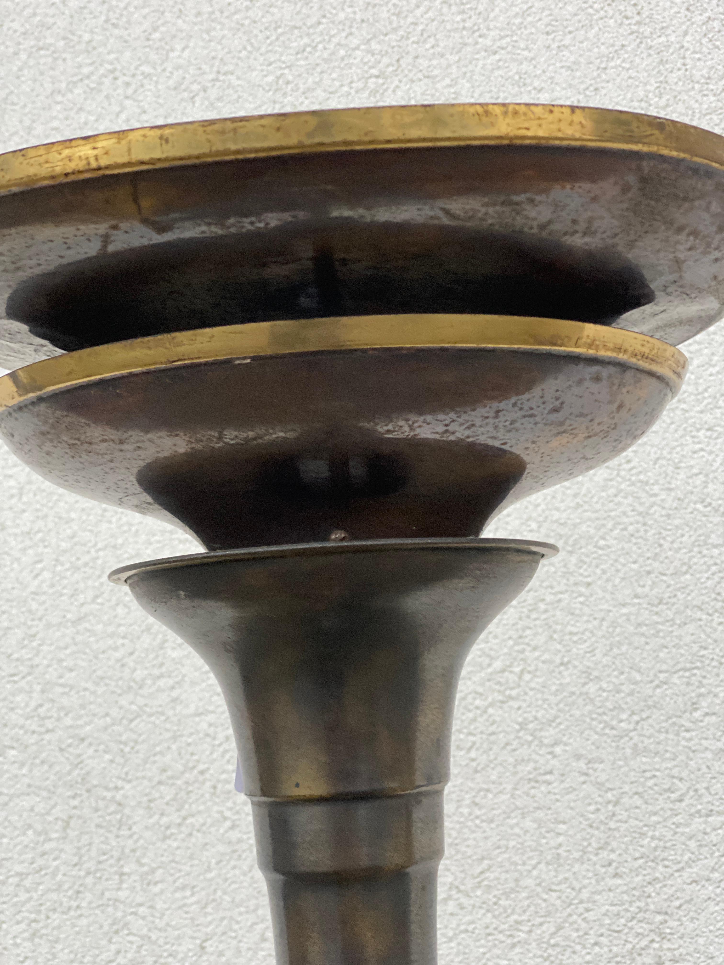Metal Art deco floor lamp, in metal and lacquered metal, circa 1930 For Sale