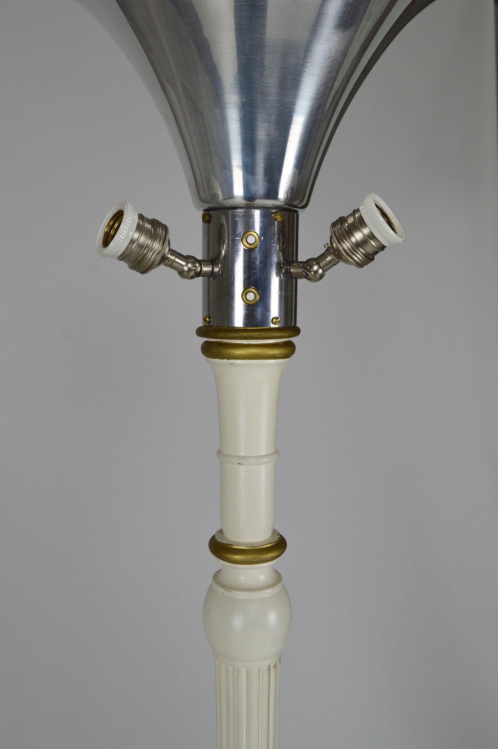 Art Deco Stehlampe aus bemaltem Holz, Frankreich, um 1925 im Angebot 4